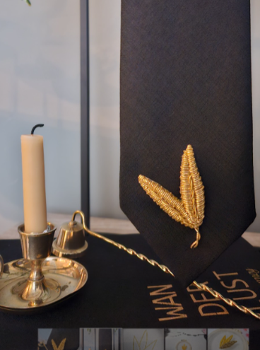Stylish Black Tie 'Leaves of Gold'