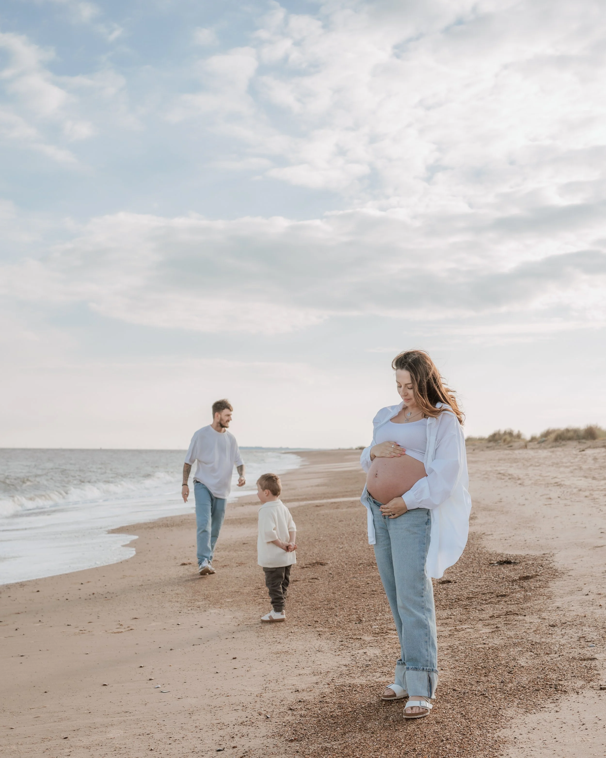 felixstowe-beach-maternity-photoshoot.jpg