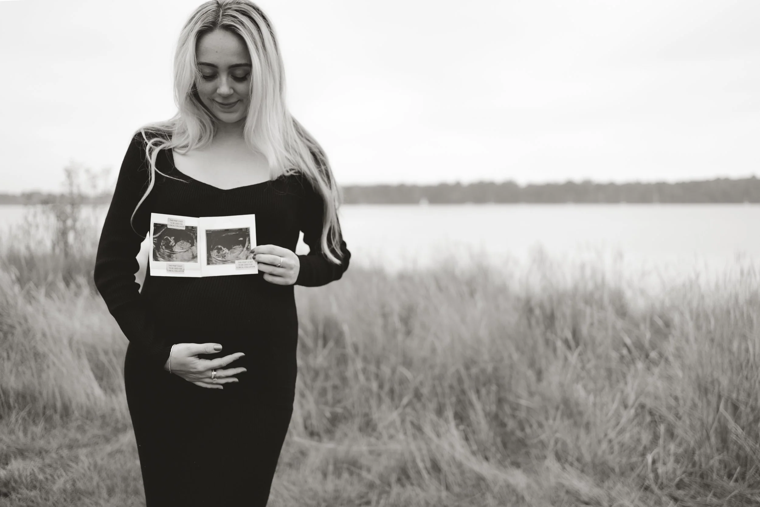 pregnancy-announcement-photoshoot.jpg