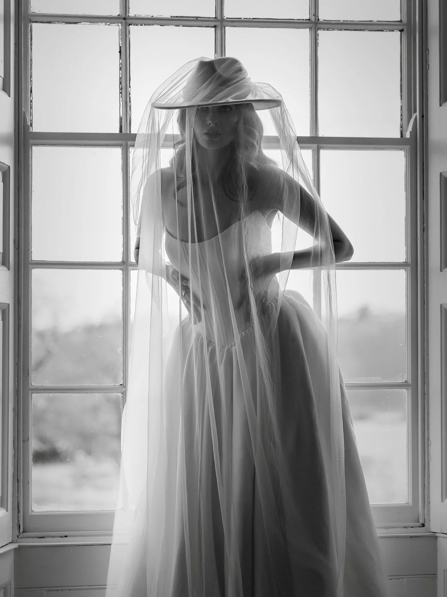 Bridal prep&hellip;but make it editorial 👰🏼&zwj;♀️✨

A moment for the incredible @eleanor.raggett 🤍

Workshop Host ~ @sharoncudworthphotography
Workshop ~ @the_edit_workshops
Prep &amp; On-the-Day Coordinator ~ @weddingswithparris
Venue ~@butleypr