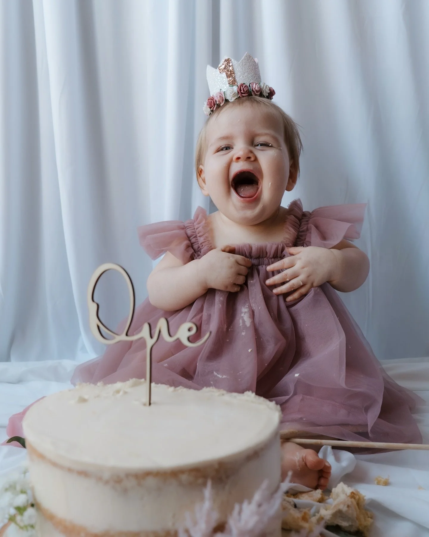 One whole year 🤍✨

The cutest little cake smash with Peyton to celebrate her turning 1 👑

I captured Peyton as a newborn and now back to capture her first birthday 🥺 

#suffolkfamilyphotographer #lifestylephotography #cakesmash #firstbirthday