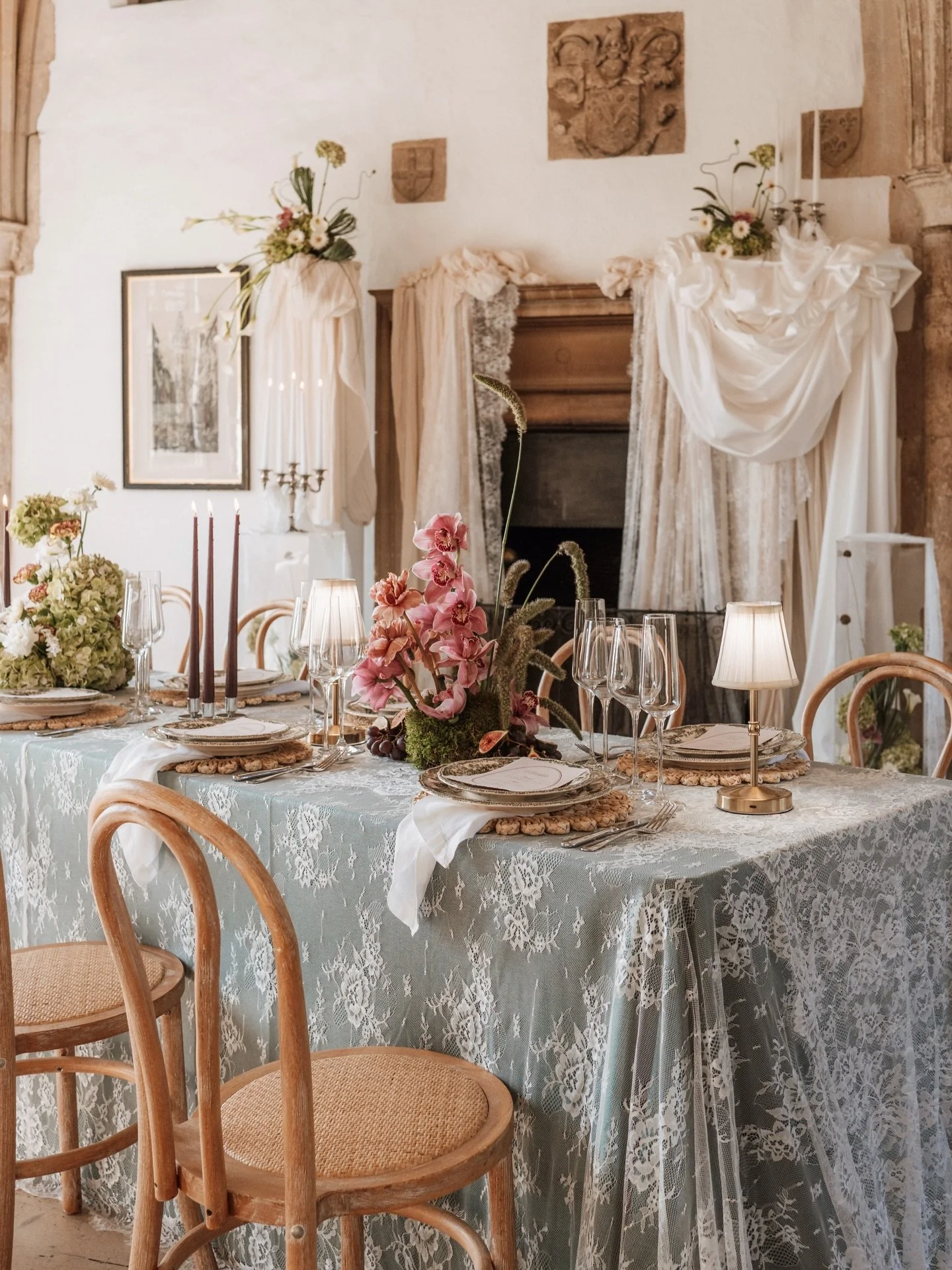 The details that quietly shape your day&hellip;the table your guests gather around, the conversations that unfold, the atmosphere you&rsquo;ve chosen so intentionally ✨

Tablescaping is more than just styling &mdash; it&rsquo;s the feeling of your we