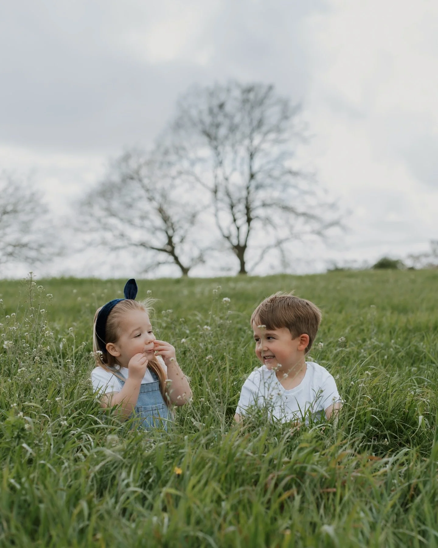 Spring will always be my favourite time of year 🌿🌸

Everything becomes lighter, the days become longer, the air gets warmer 🫶🏻 

I&rsquo;m so blessed to live in such a beautiful village with the most amazing fields. 

My two children&hellip;my wo