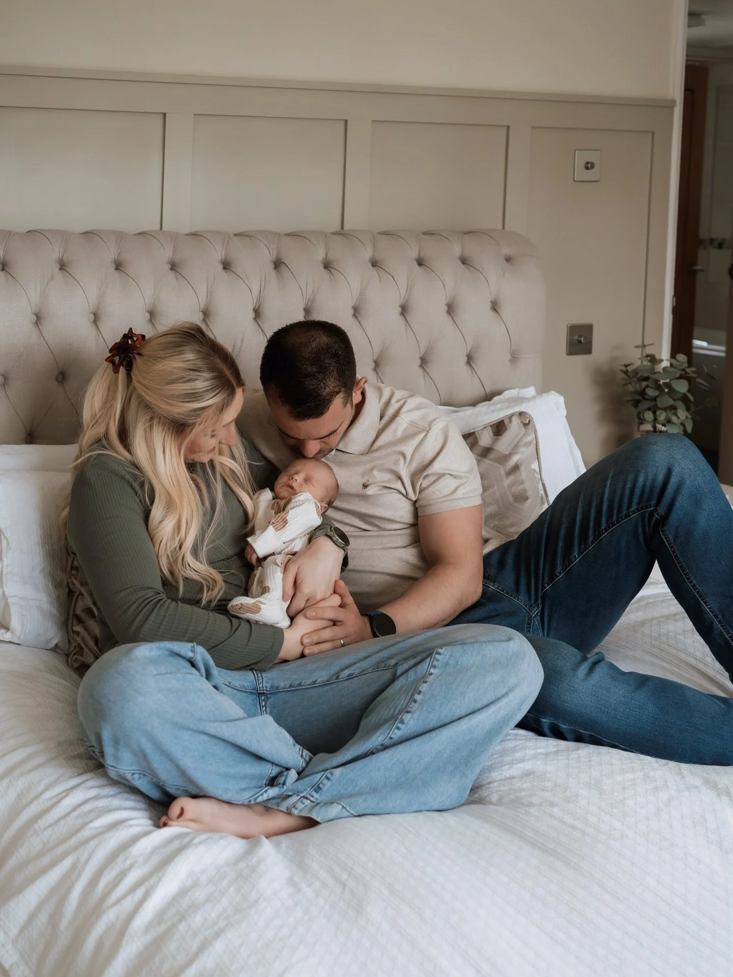 Those first few weeks&hellip;when it&rsquo;s just you, your baby and this new little life you&rsquo;ve created 🫧 

All in the place you feel most at ease&hellip;home 🏡

#newbornphotography #inhomenewbornsession #suffolkfamilyphotographer #newborn #