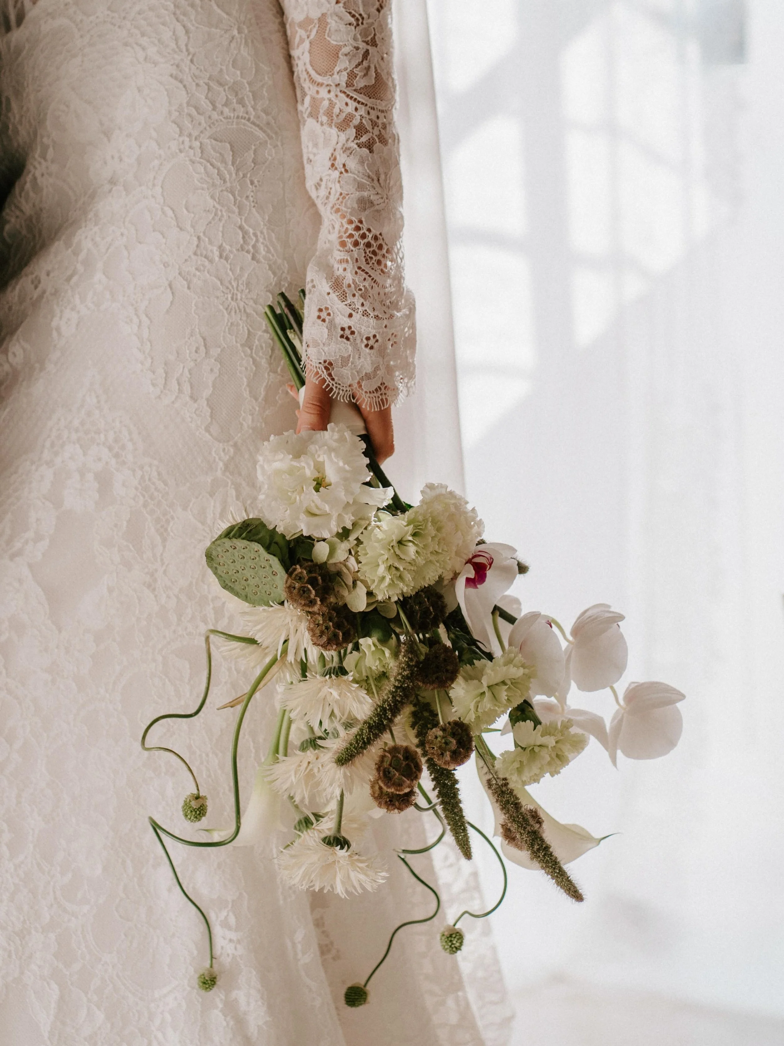 I am so excited to be a part of the first @portfolioinbloom shoot hosted by the incredible @burtonsblooms in July 💐 so I thought I&rsquo;d add a sprinkle of florals to my grid from a recent styled shoot. 

I have such a love for florals 🥺 

Worksho