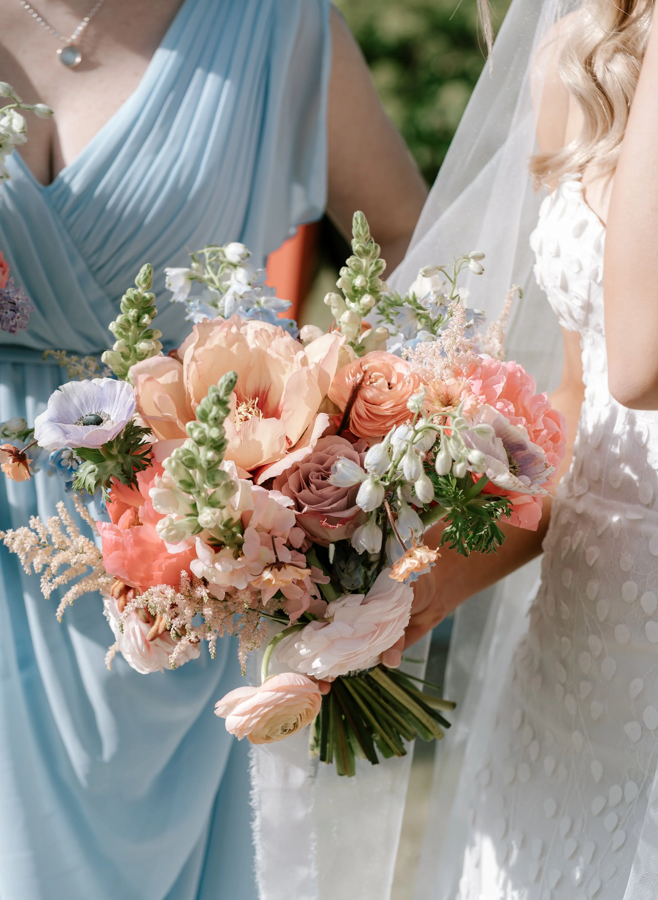 gemma-wythe-photography-norfolk-wedding-photography-bridal-boquet.jpg