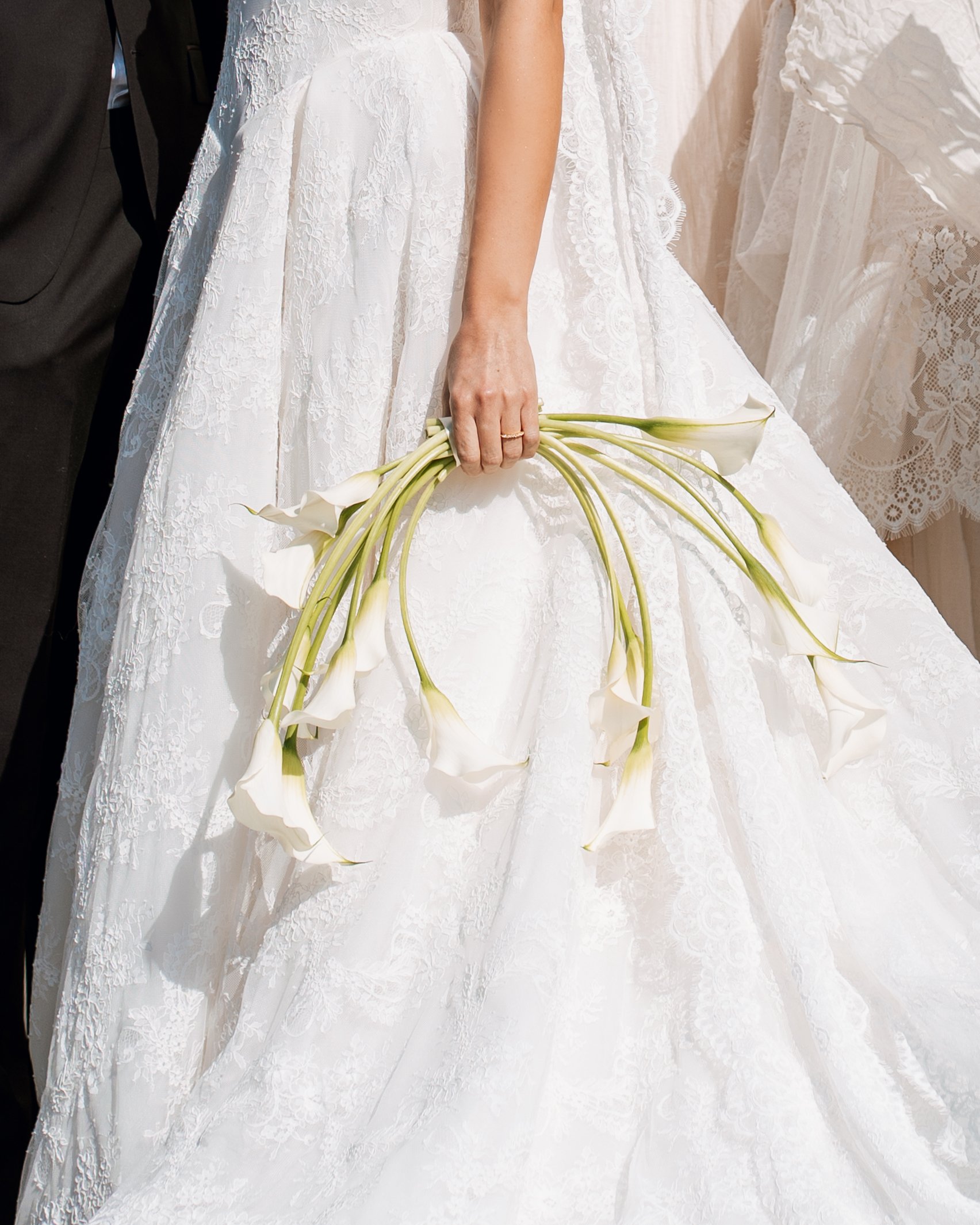 gemma-wythe-photography-bridal-bouquet-details-calla-lilies-burton-blooms.jpg