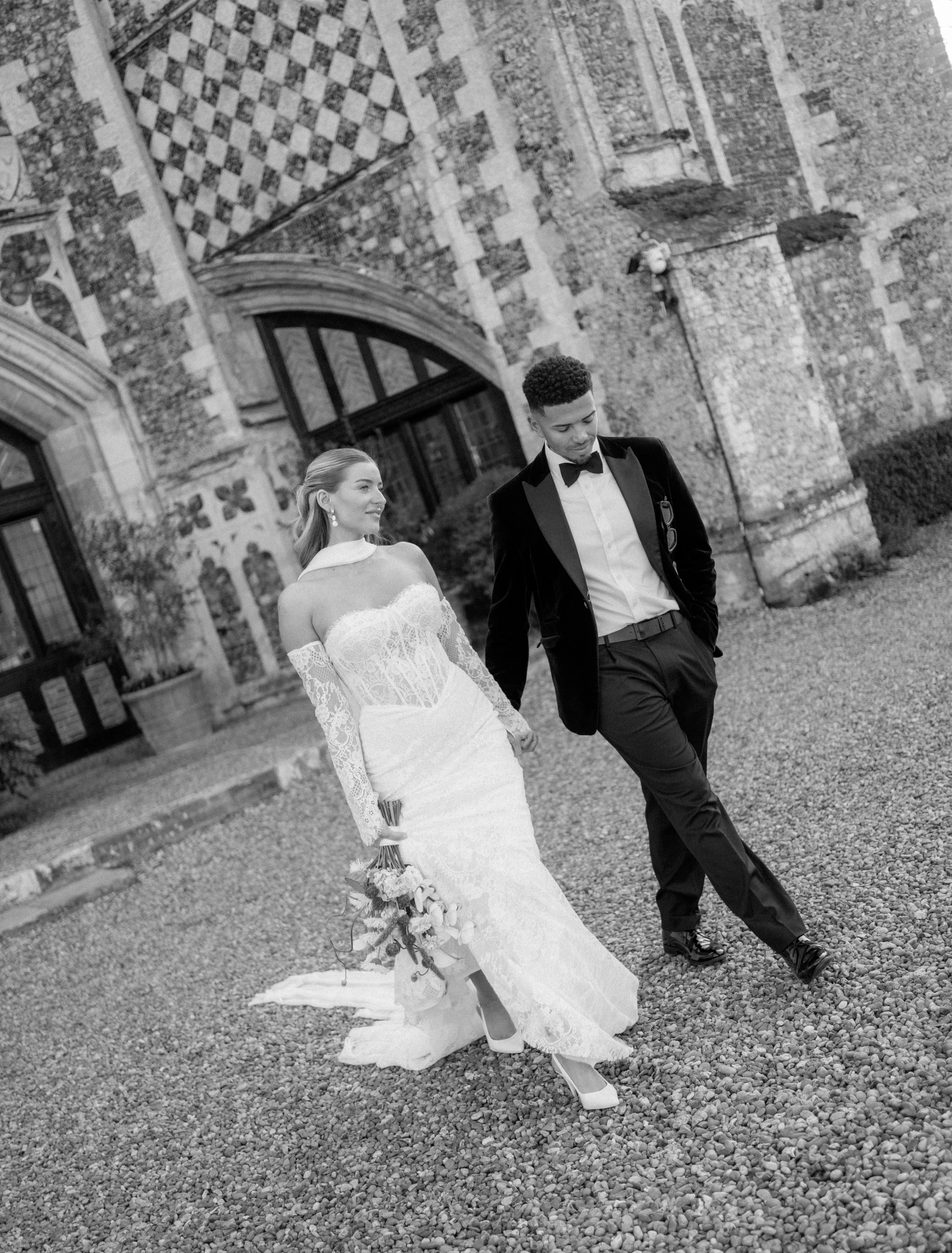gemma-wythe-photography-butley-priory-couple-walking.jpg