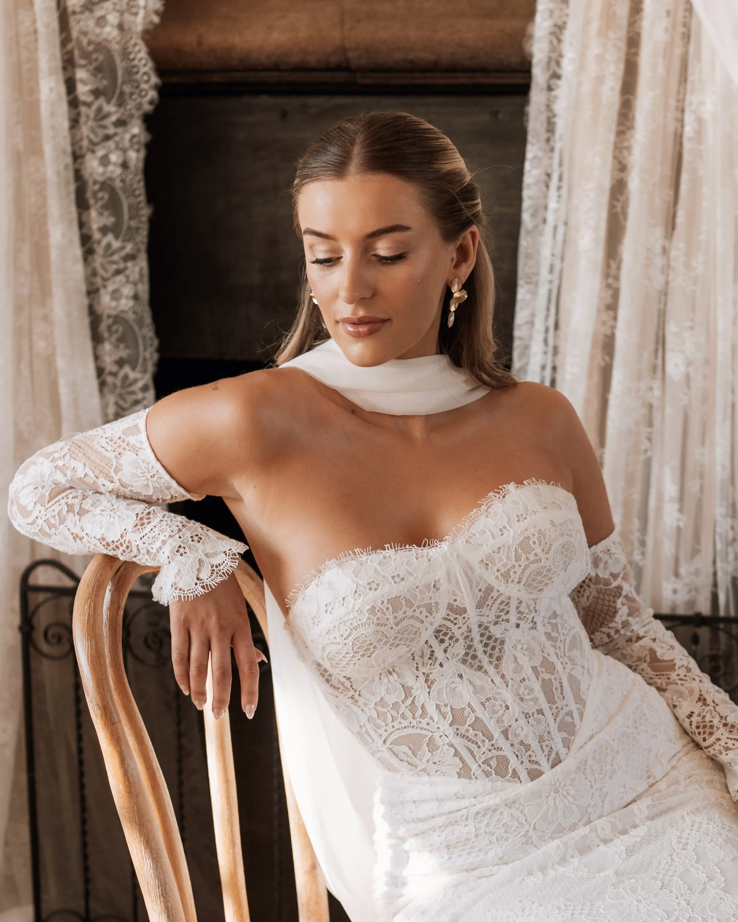 gemma-wythe-photography-butley-priory-editorial-bridal-portrait.jpg