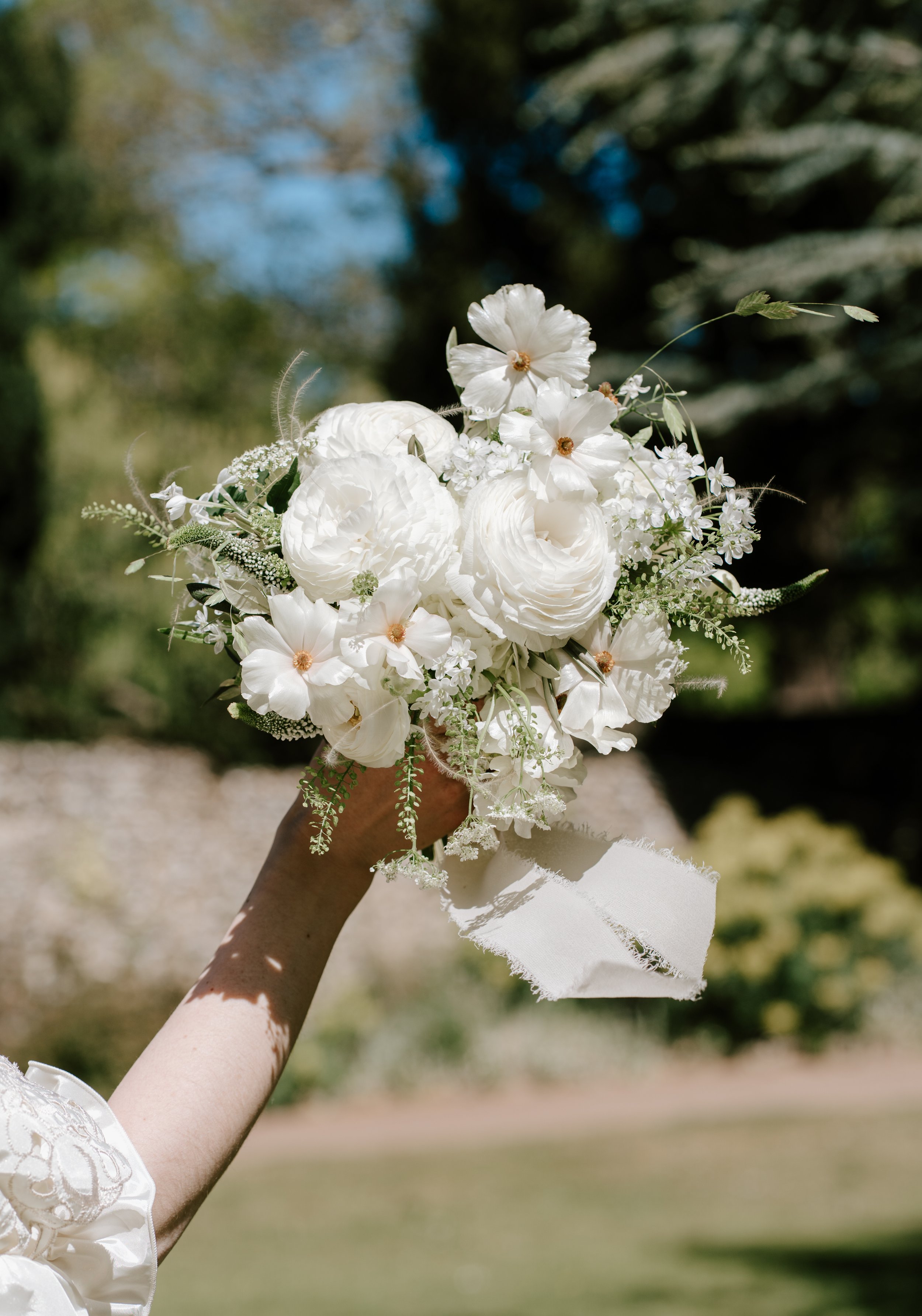 gemma-wythe-photography-suffolk-wedding-photographer-bridal-bouquet.jpg