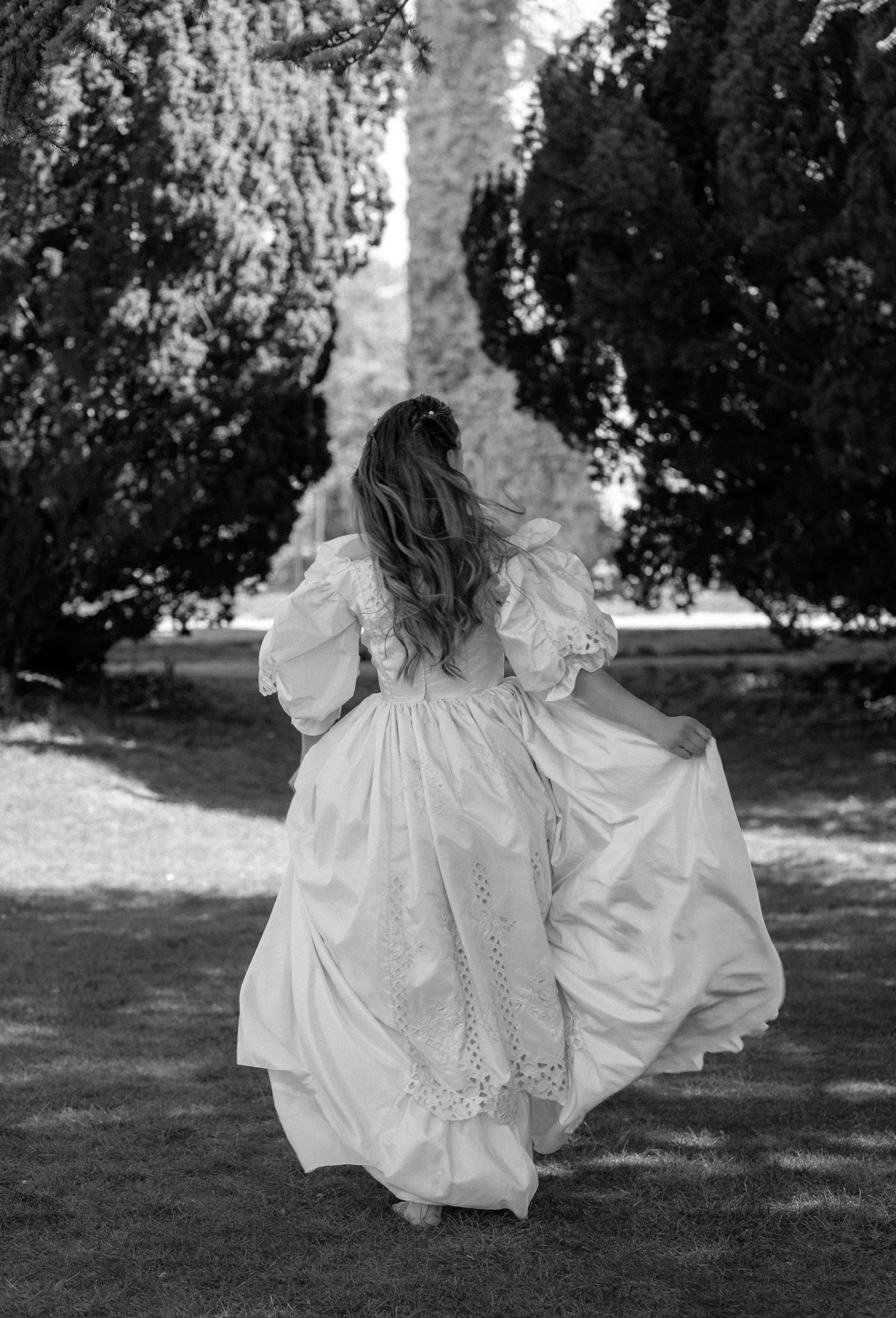 gemma-wythe-photography-suffolk-wedding-photographer-black-and-white-bridal-portrait.jpg