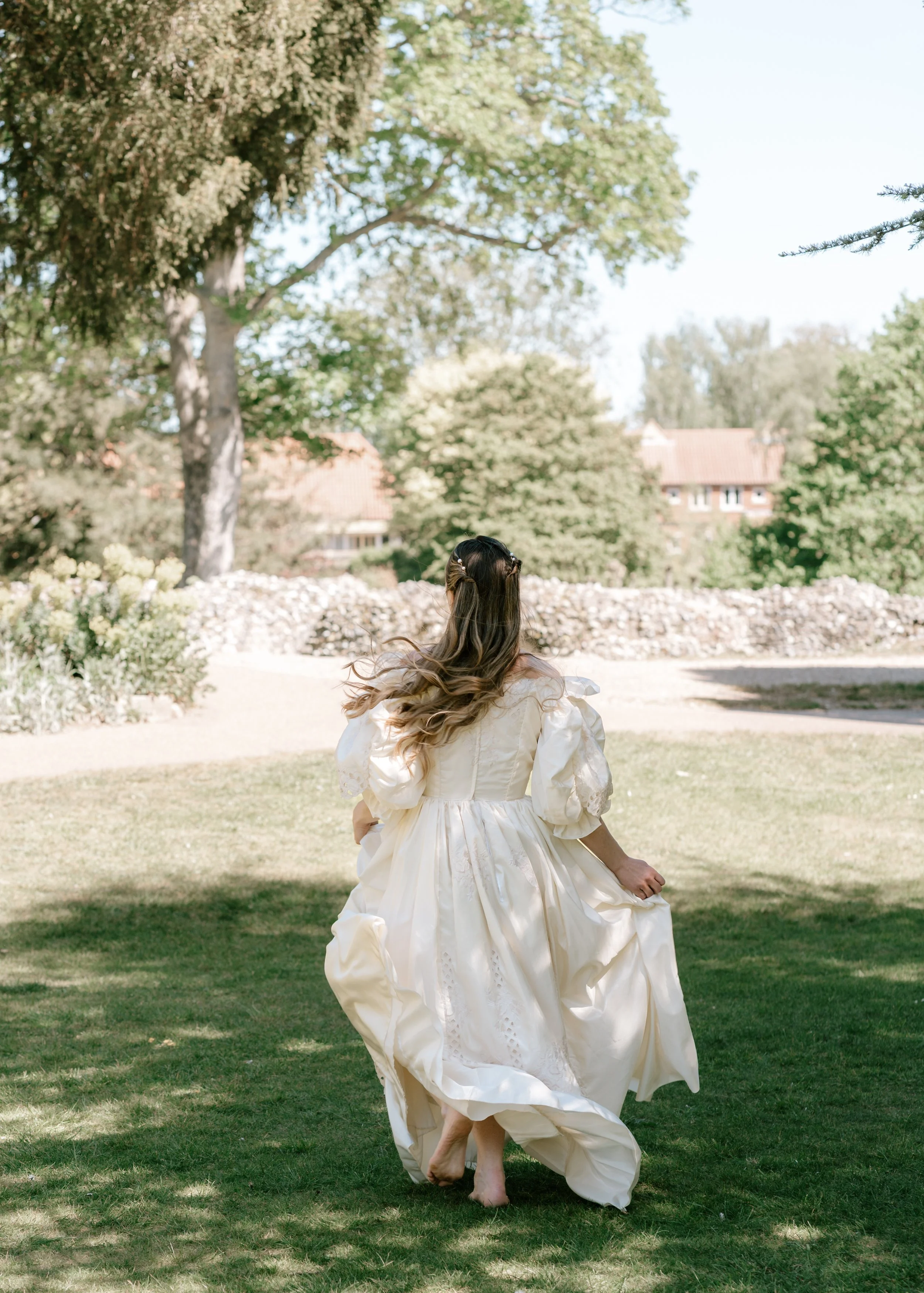 gemma-wythe-photography-suffolk-wedding-photographer-bridal-running-shot.jpg