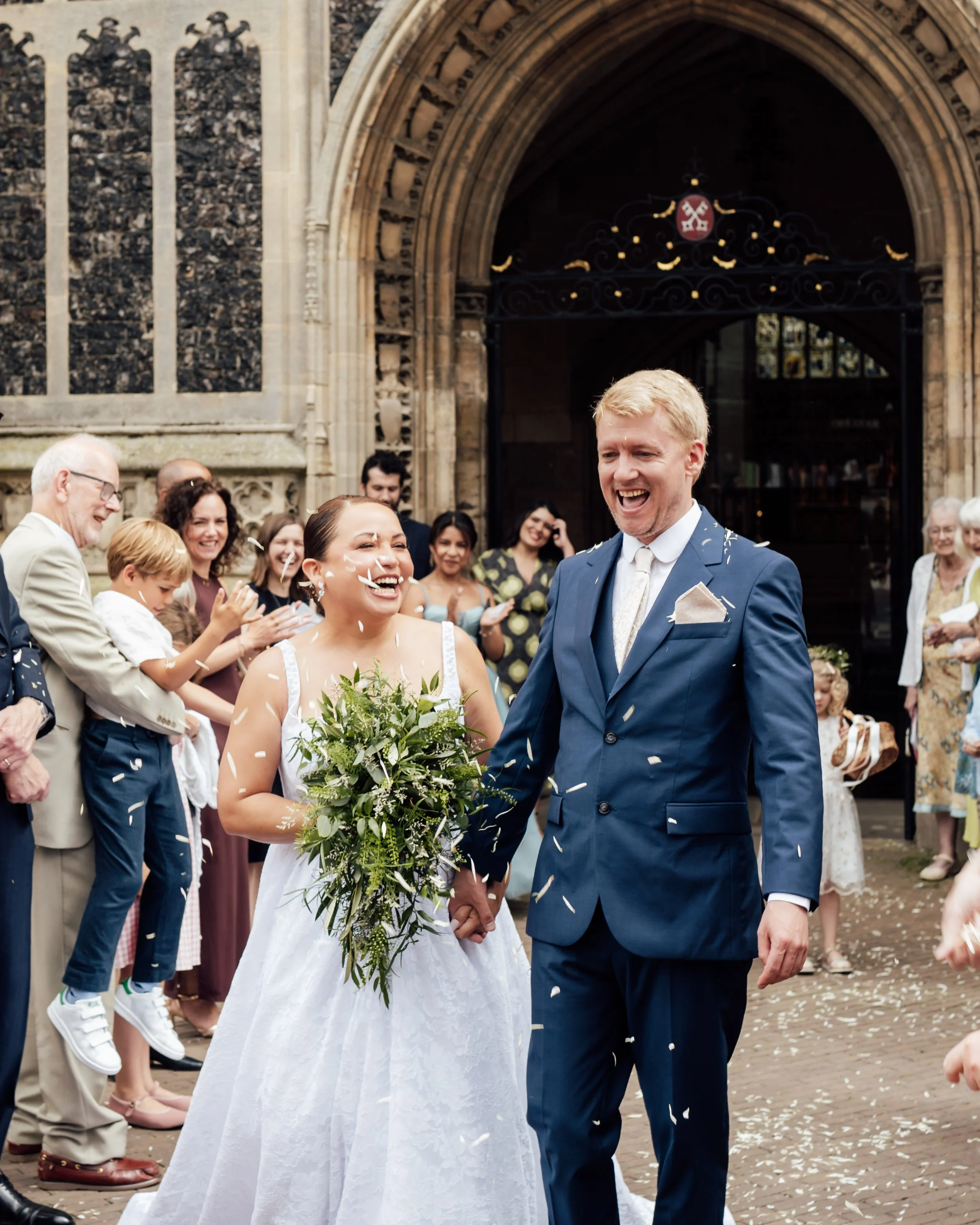 gemma-wythe-photography-wedding-confetti-sht.jpg