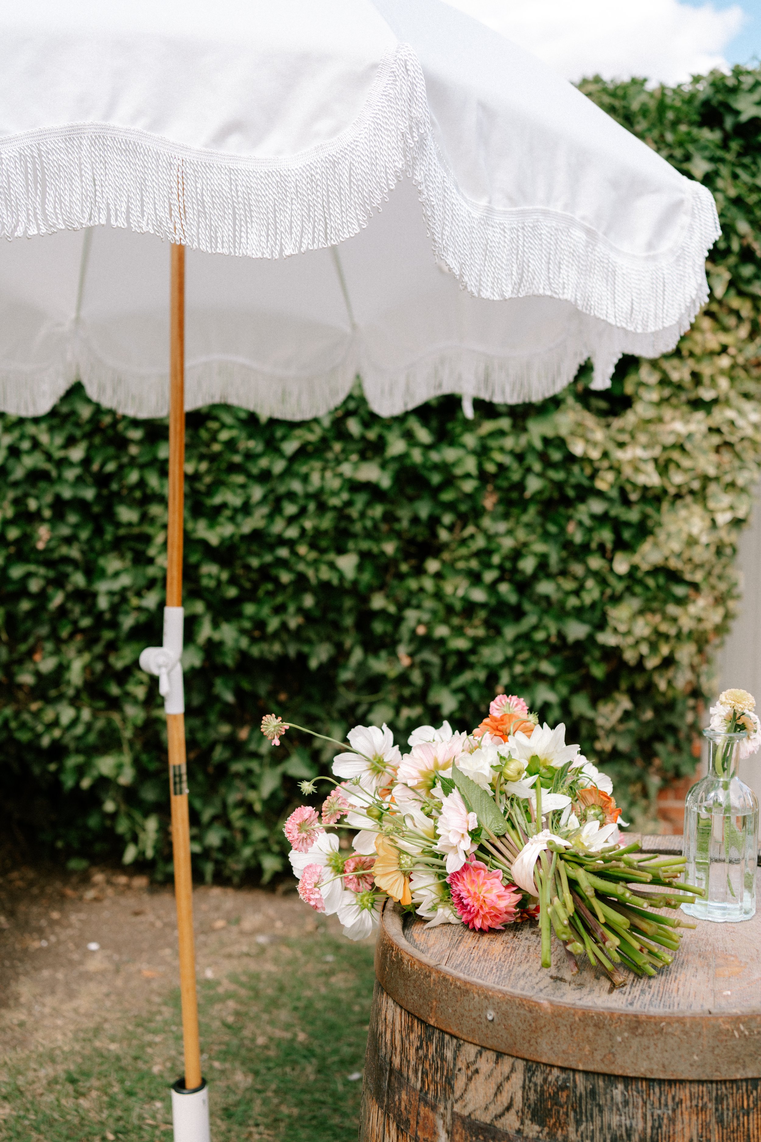 gemma-wythe-photography-wedding-umbrella.jpg