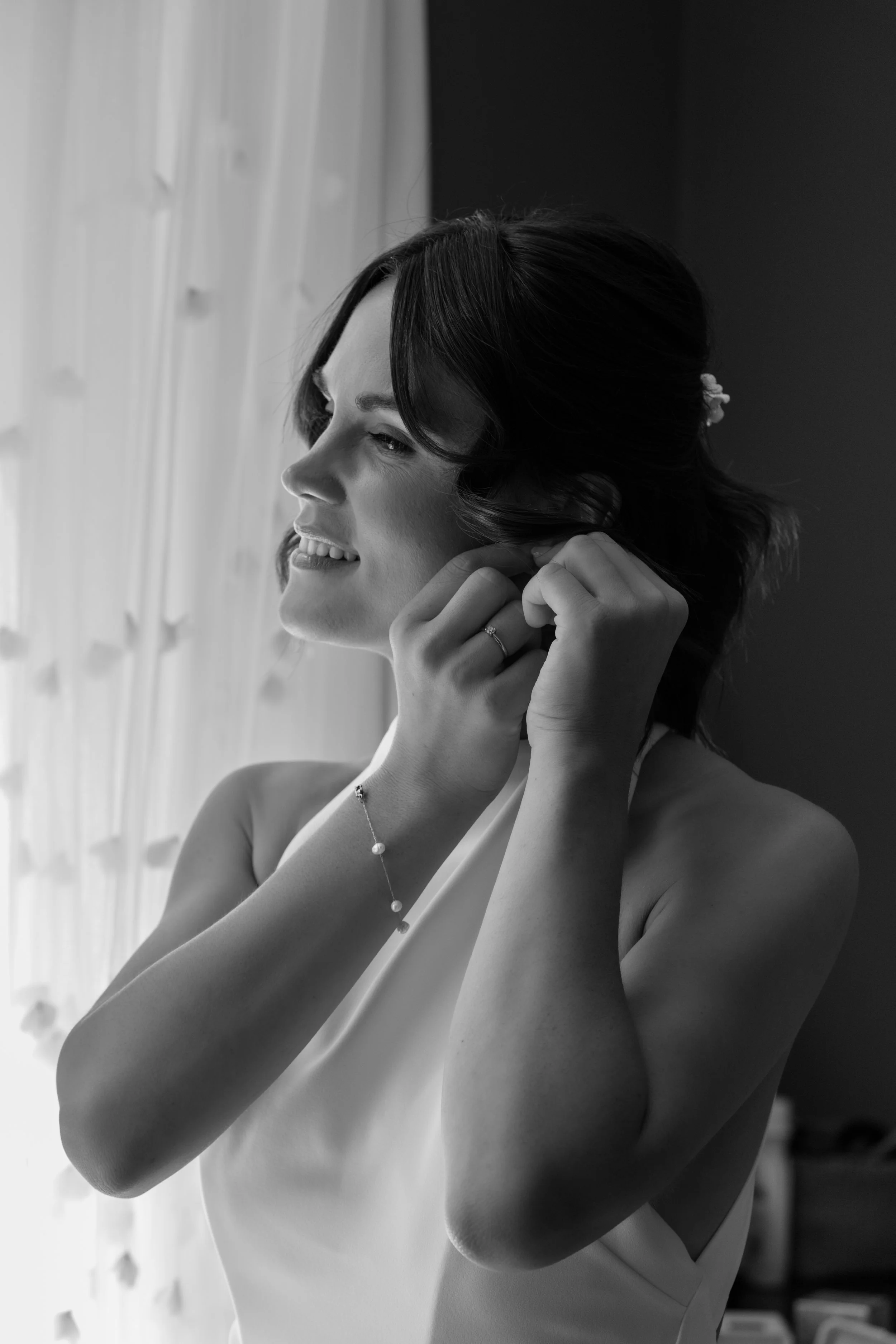 gemma-wythe-photography-black-and-white-bridal-portrait.jpg