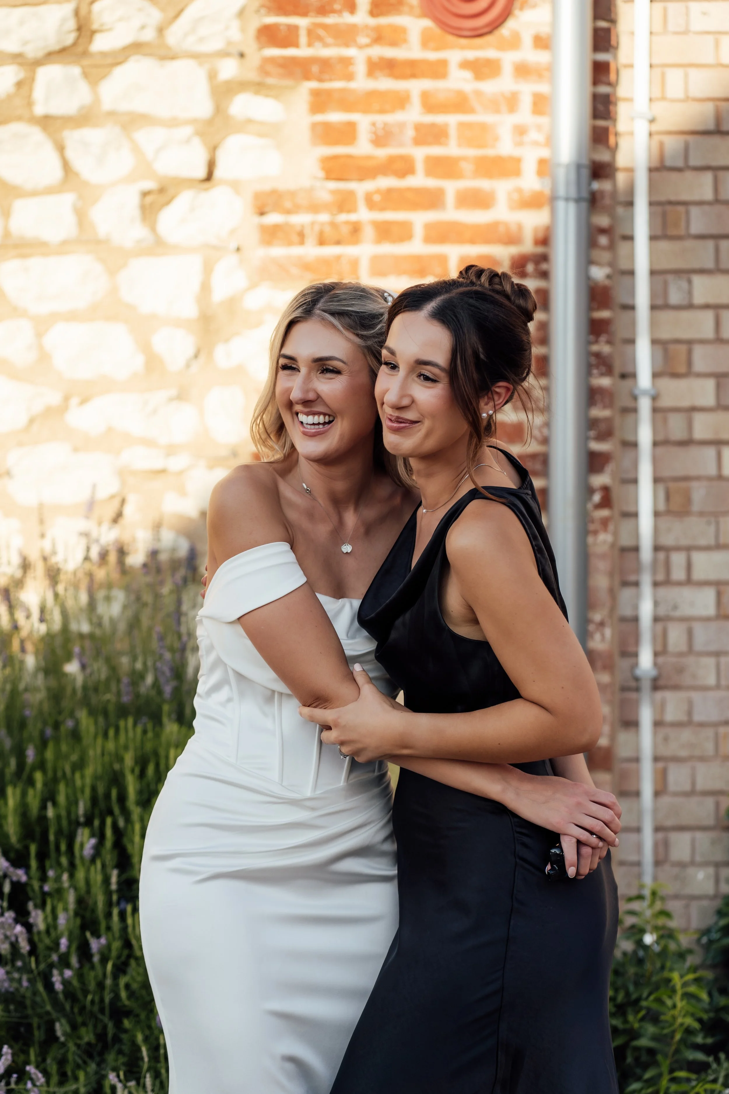 gemma-wythe-photography-drinks-reception-wedding-photography.jpg