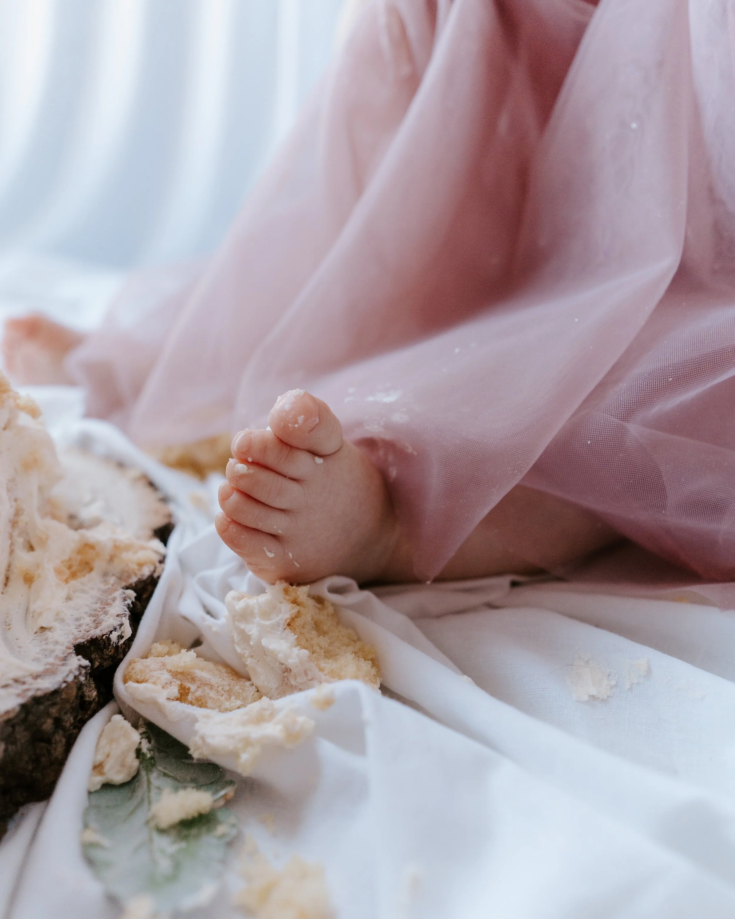 gemma-wythe-photography-suffolk-cake-smash.jpg
