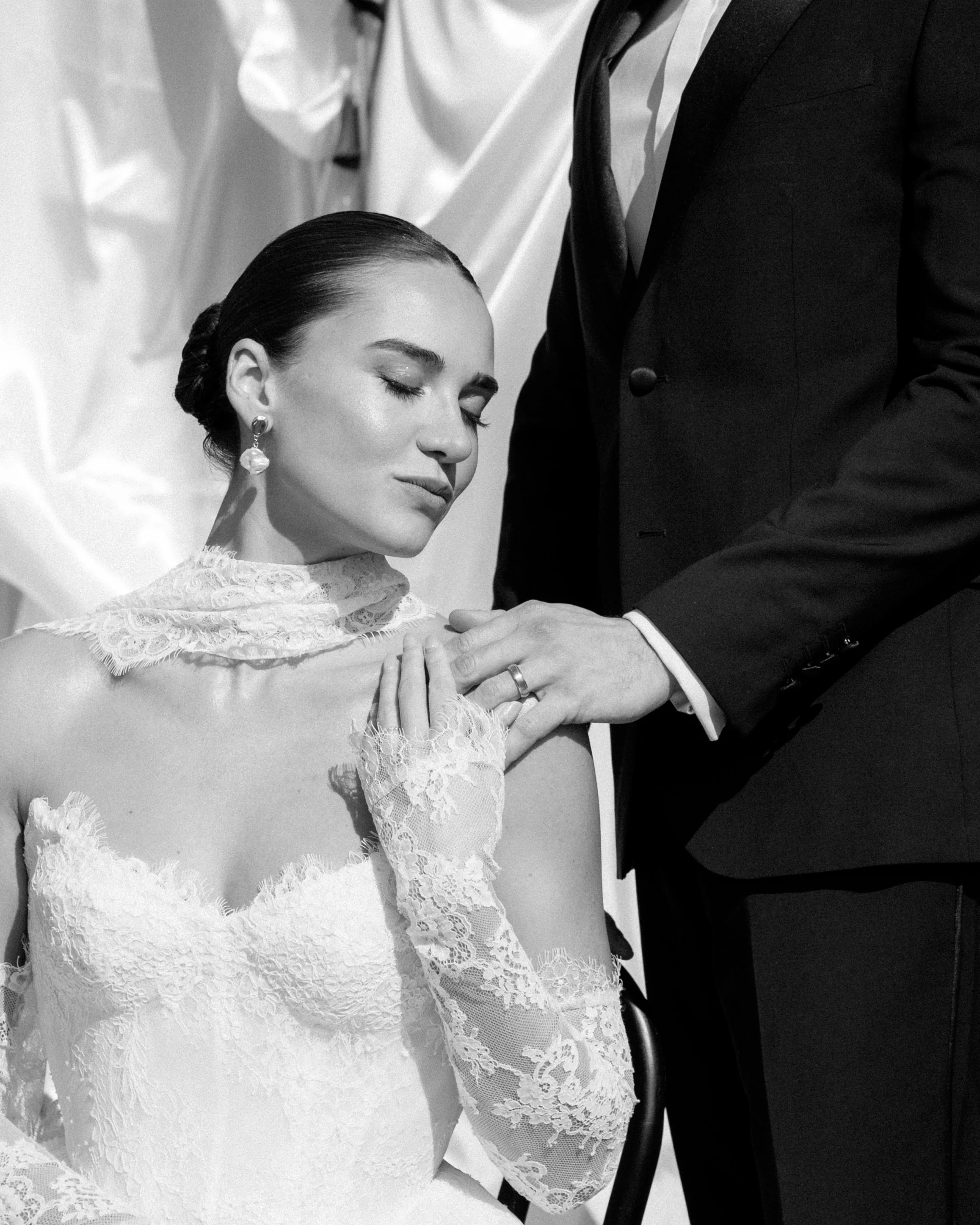 gemma-wythe-photography-black-and-white-bridal-details.jpg