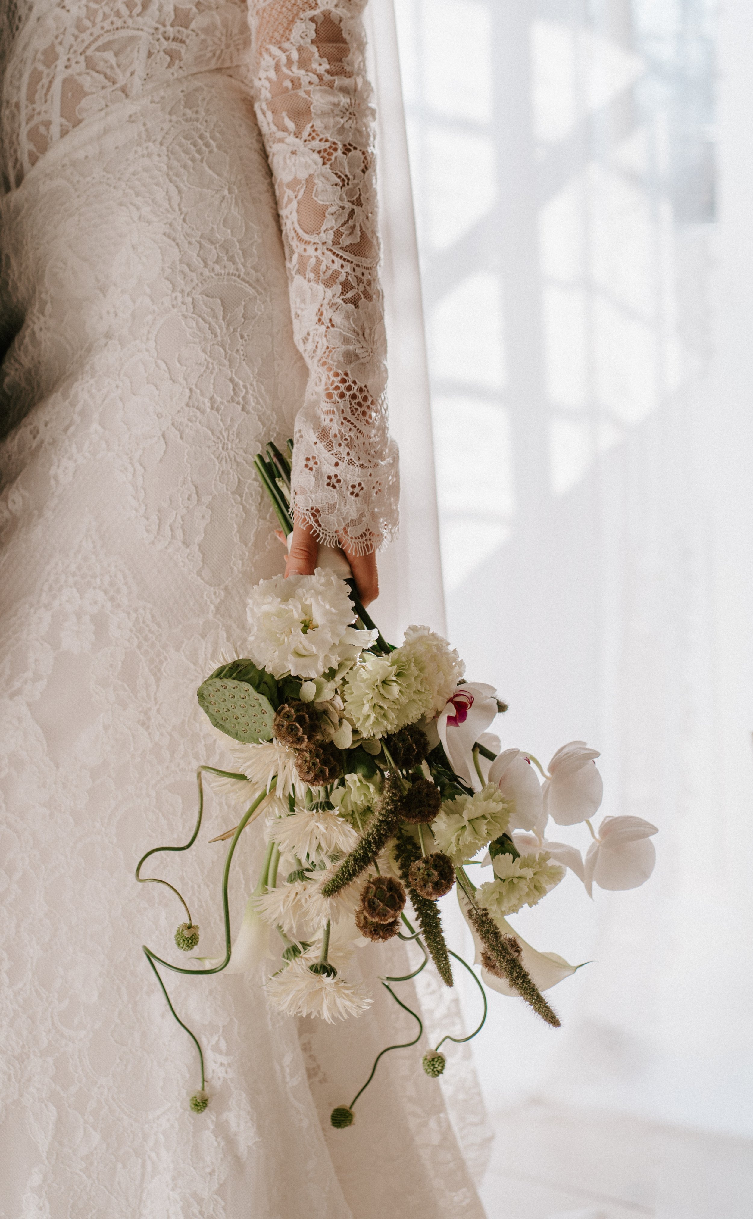 gemma-wythe-photography-butley-priory-bridal-bouquet-details.jpg