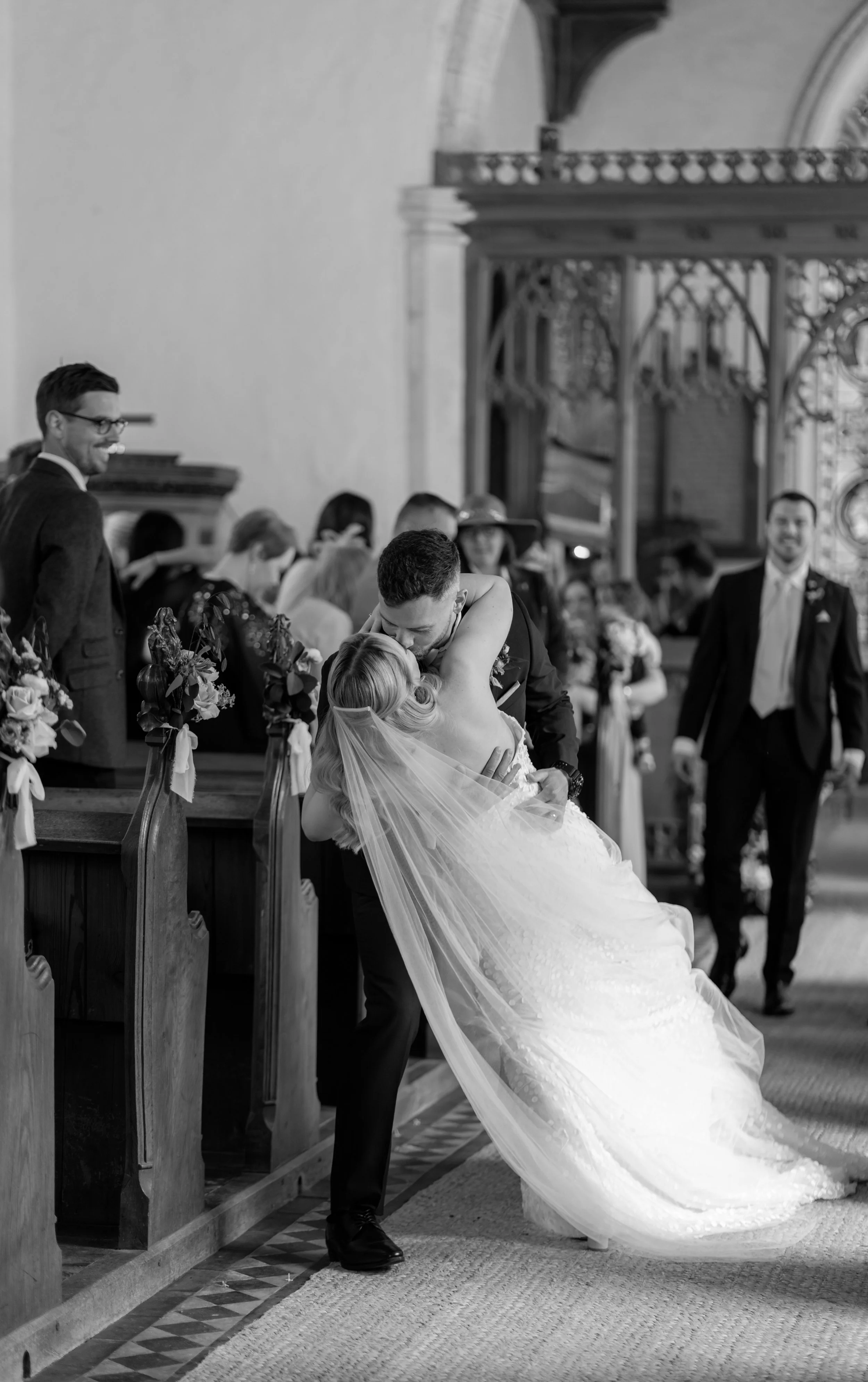 gemma-wythe-photography-gimingham-all-saints-church-couple-portrait-dip-kiss.jpg