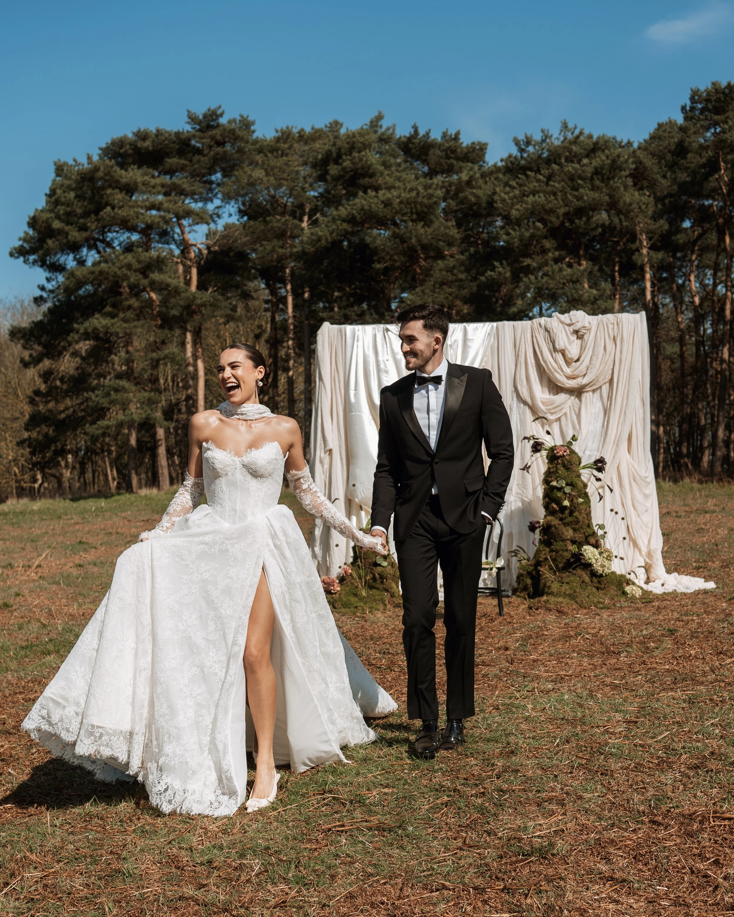 gemma-wythe-photography-wedding-couple-walking.jpg