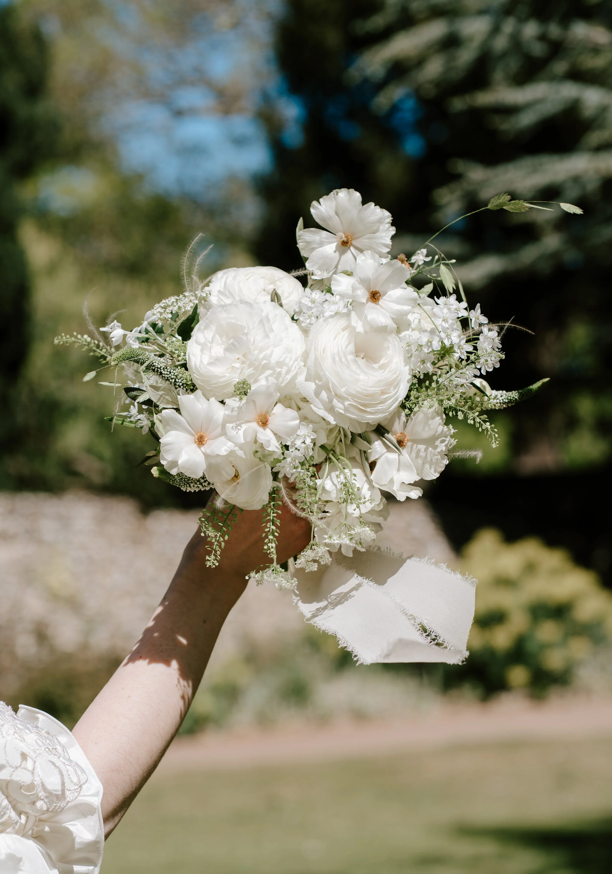 gemma-wythe-photography-suffolk-wedding-photographer-bridal-bouquet.jpg