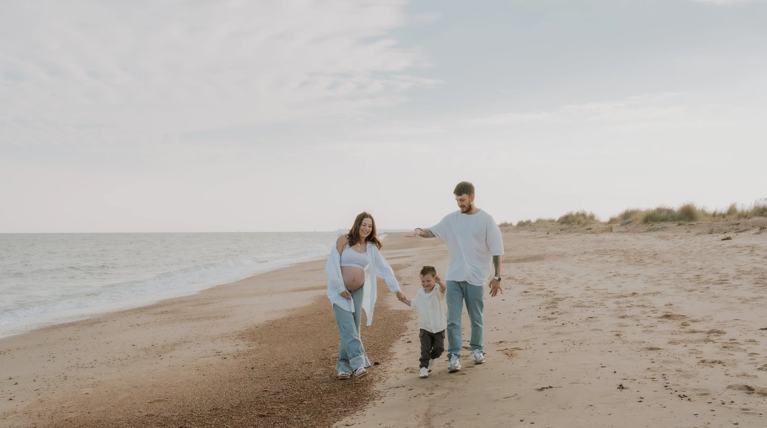 felixstowe beach maternity photoshoot