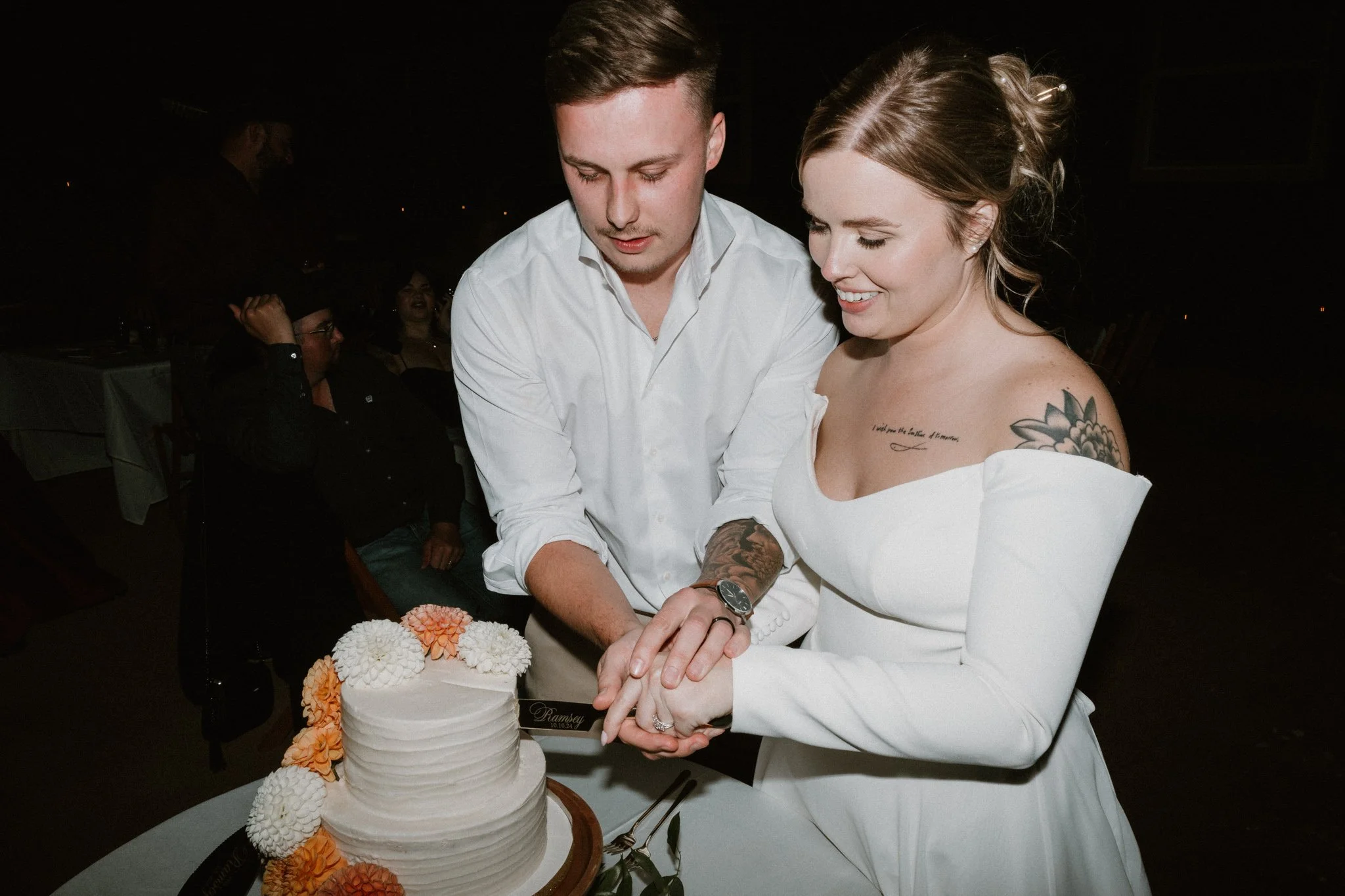 wedding couple cutting their cake at Spanish valley winery in Moab