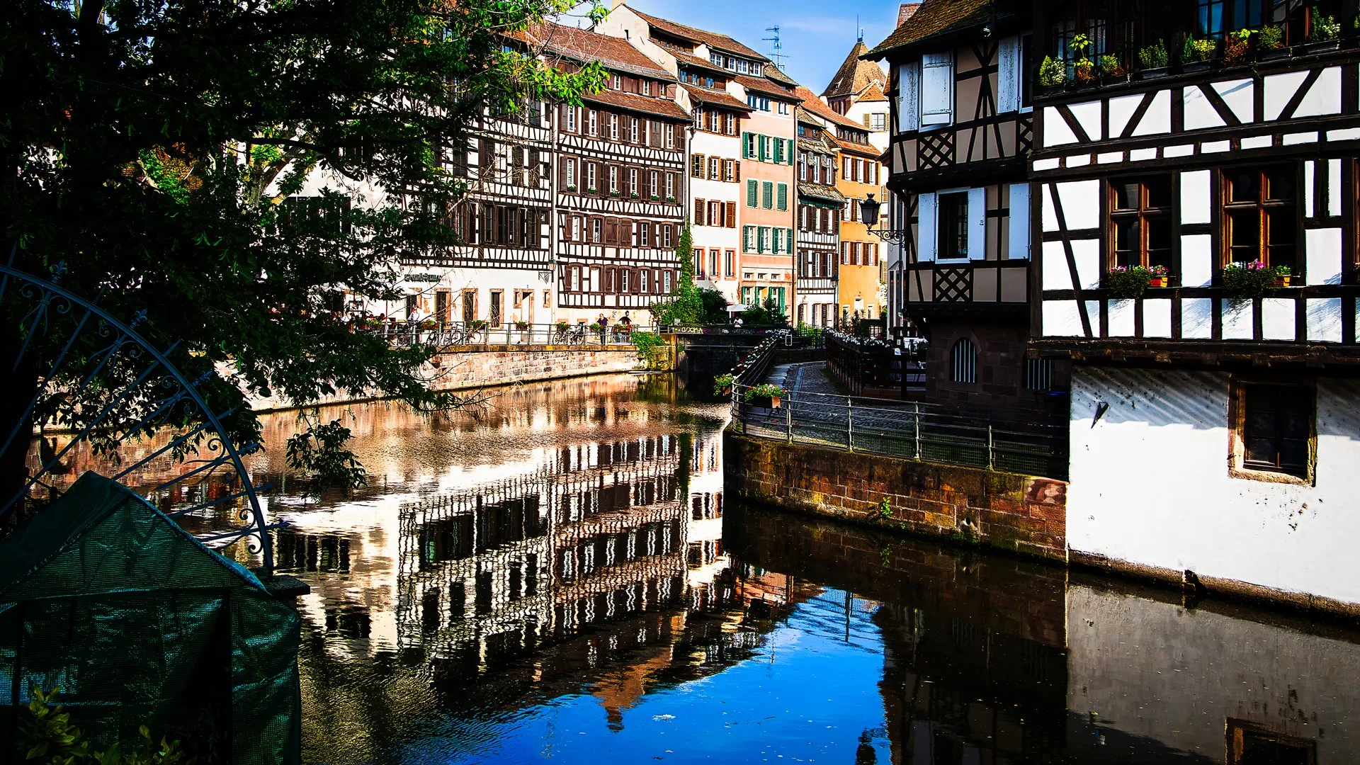 Petite France doing postcard