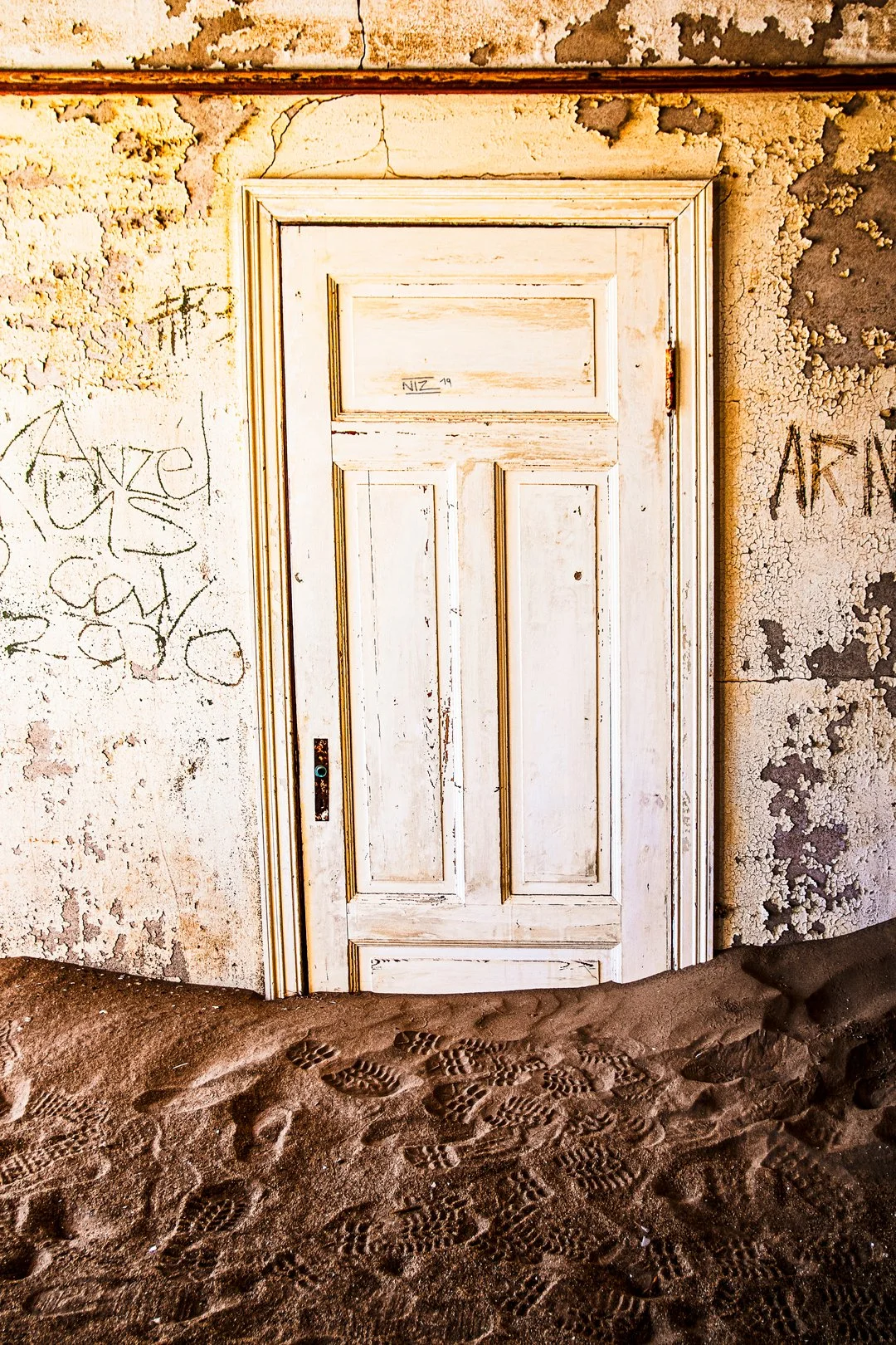 The door that once welcomed diamond dreams