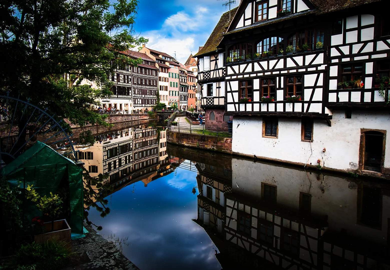 Mirror canal