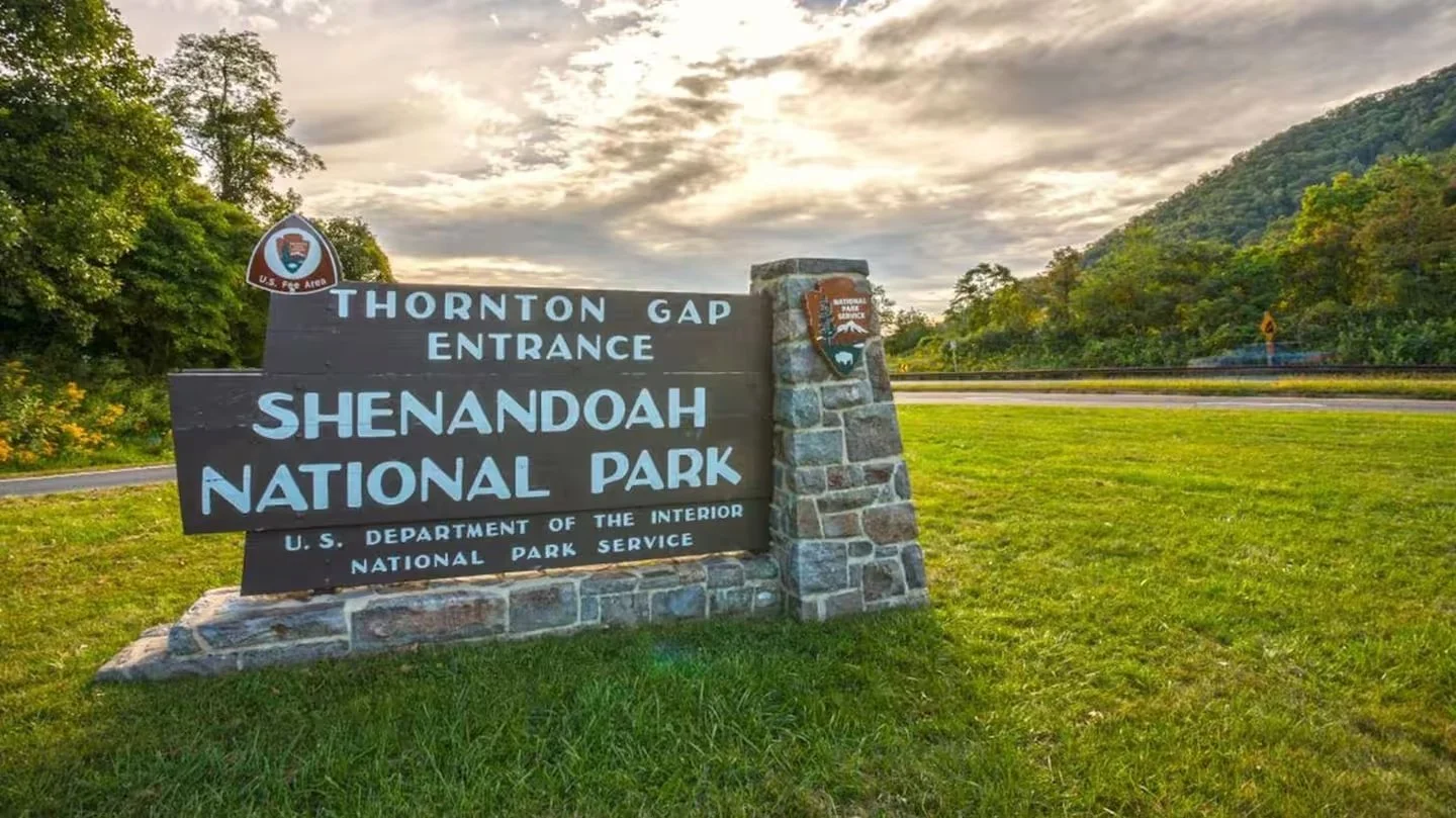 01-shenandoah-national-park-thornton-gap-entrance.jpg