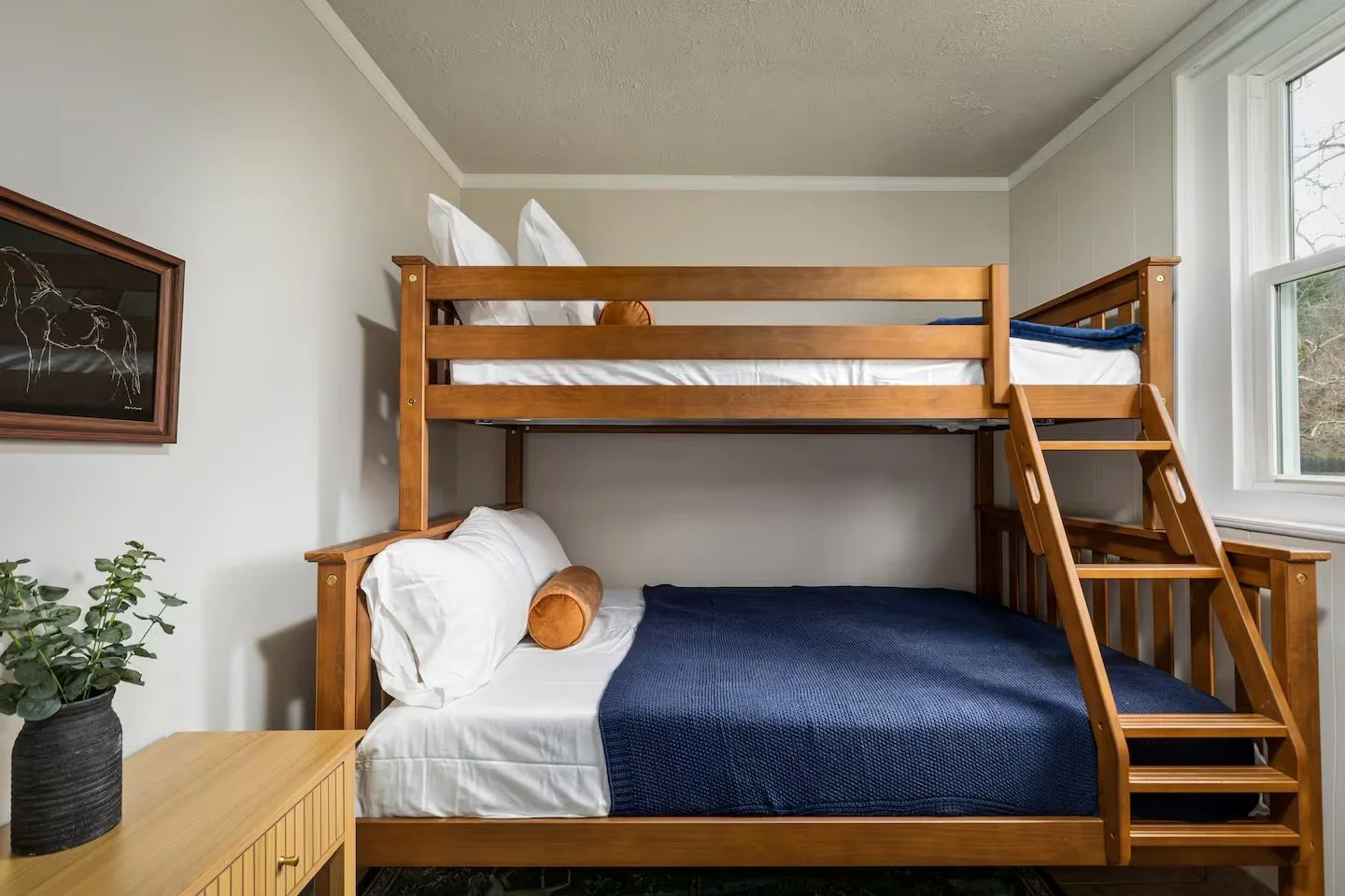 10-bunk-room-wide.jpg