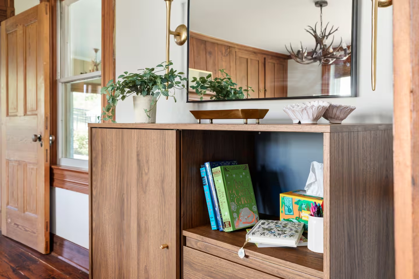 44-the-heritage-house-family-room-books-and-games.png
