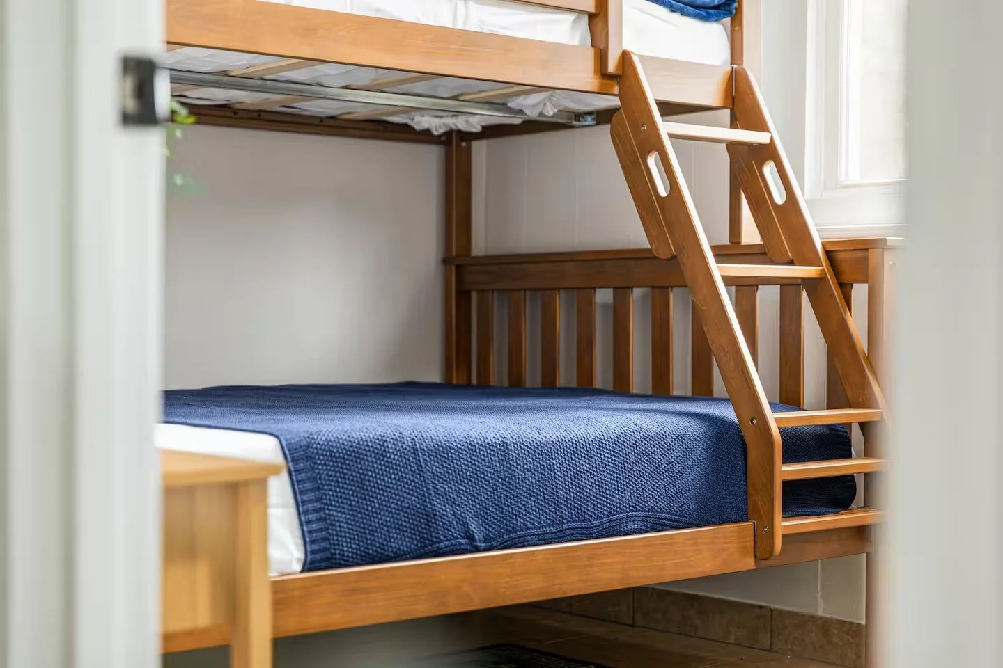 09-bunk-room-bed-detail.jpg