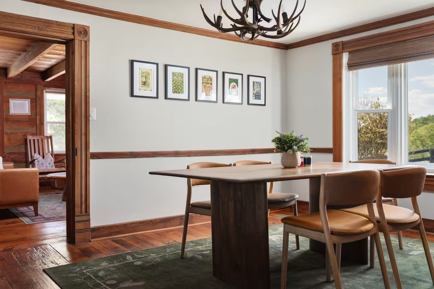45-the-heritage-house-dining-room-mountain-view.png