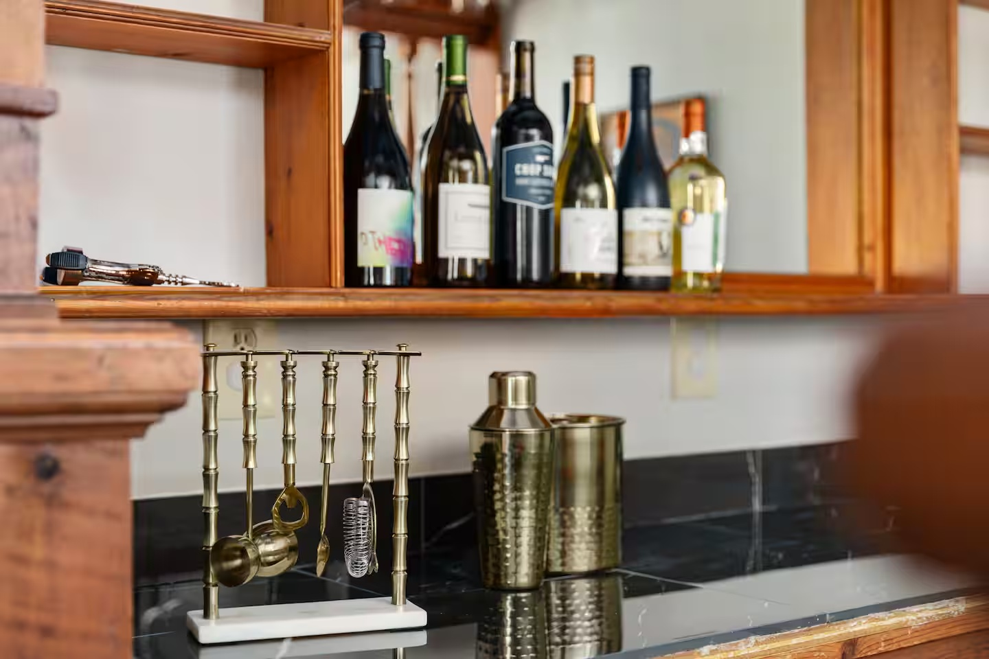 37-the-heritage-house-wet-bar-wine-display.png