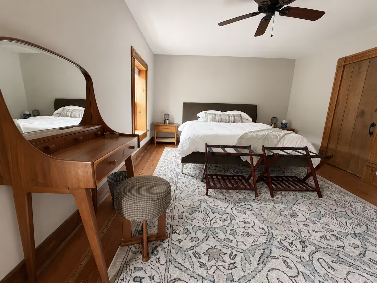 24-the-heritage-house-primary-bedroom-wood-vanity.png