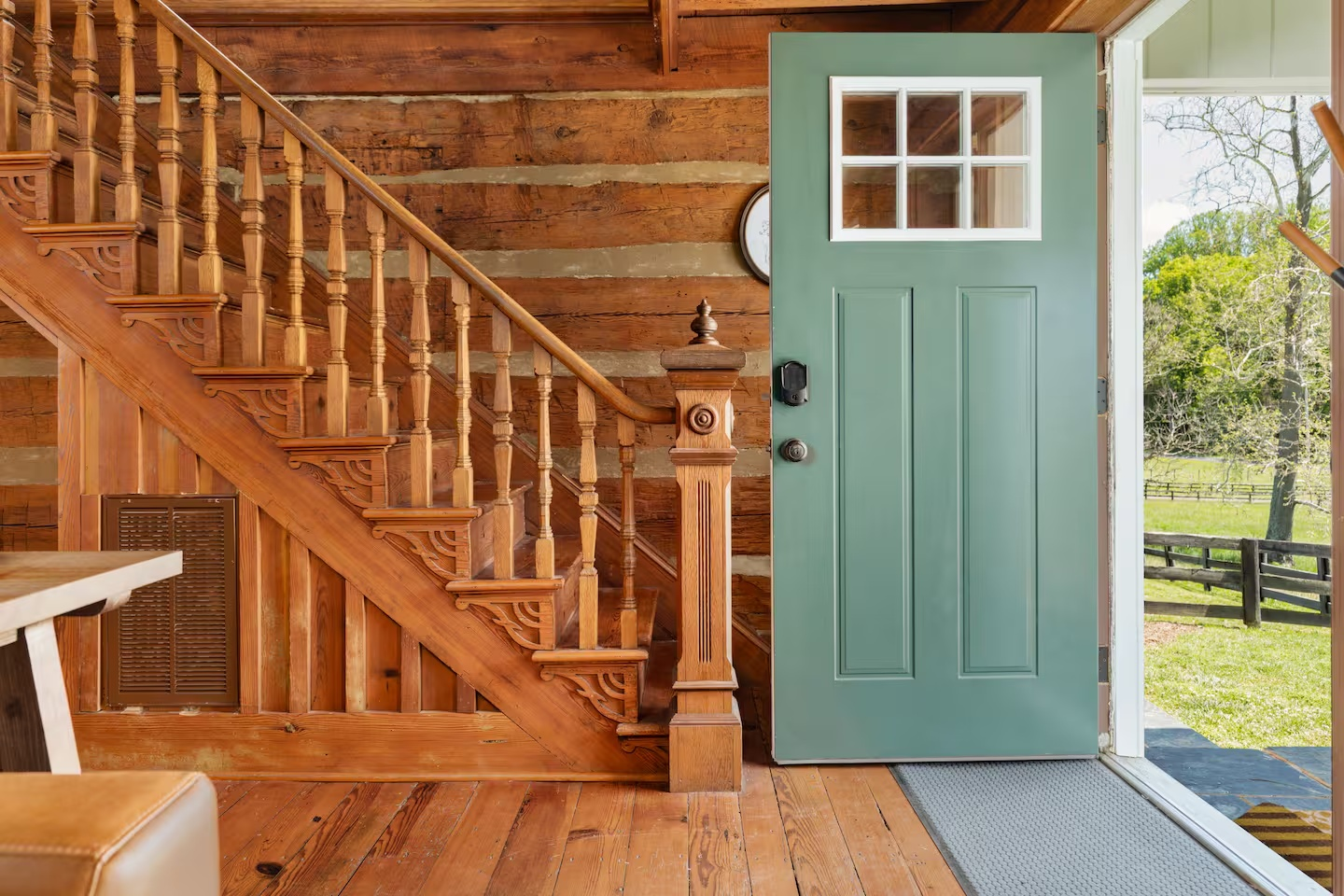 49-the-heritage-house-entryway-green-front-door.png