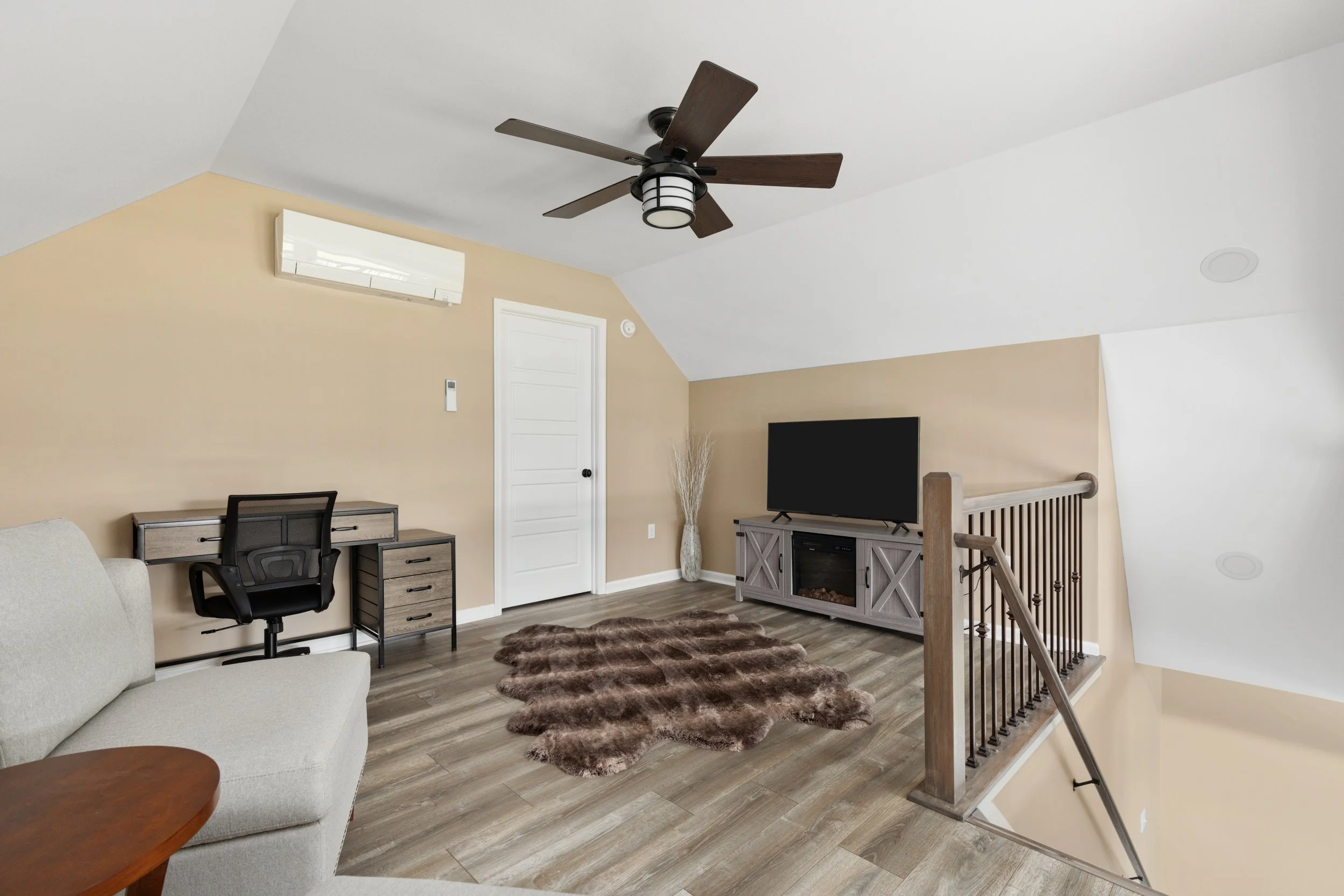 11-2E6A4243_547RiversideDr-SheilaJowkar-AbsoluteAltitude-22.jpg