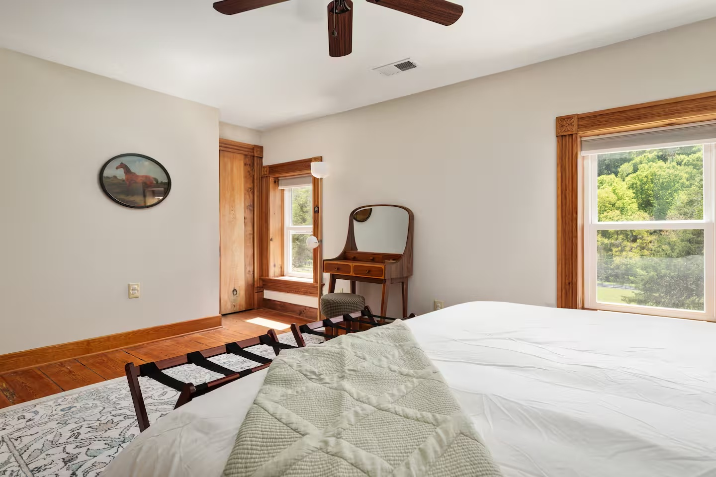 22-the-heritage-house-primary-bedroom-vanity-window.png