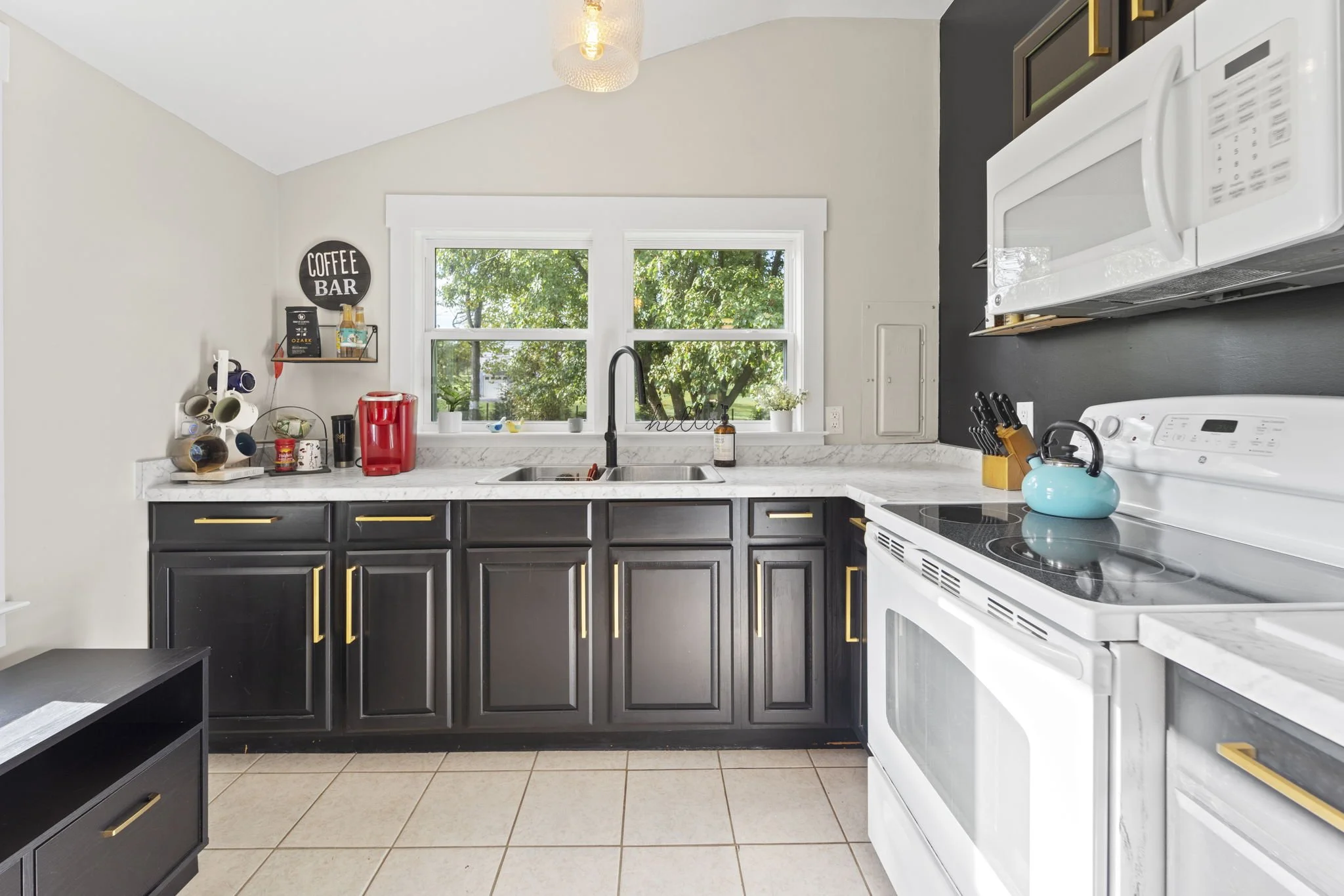 The River House kitchen(1).jpg