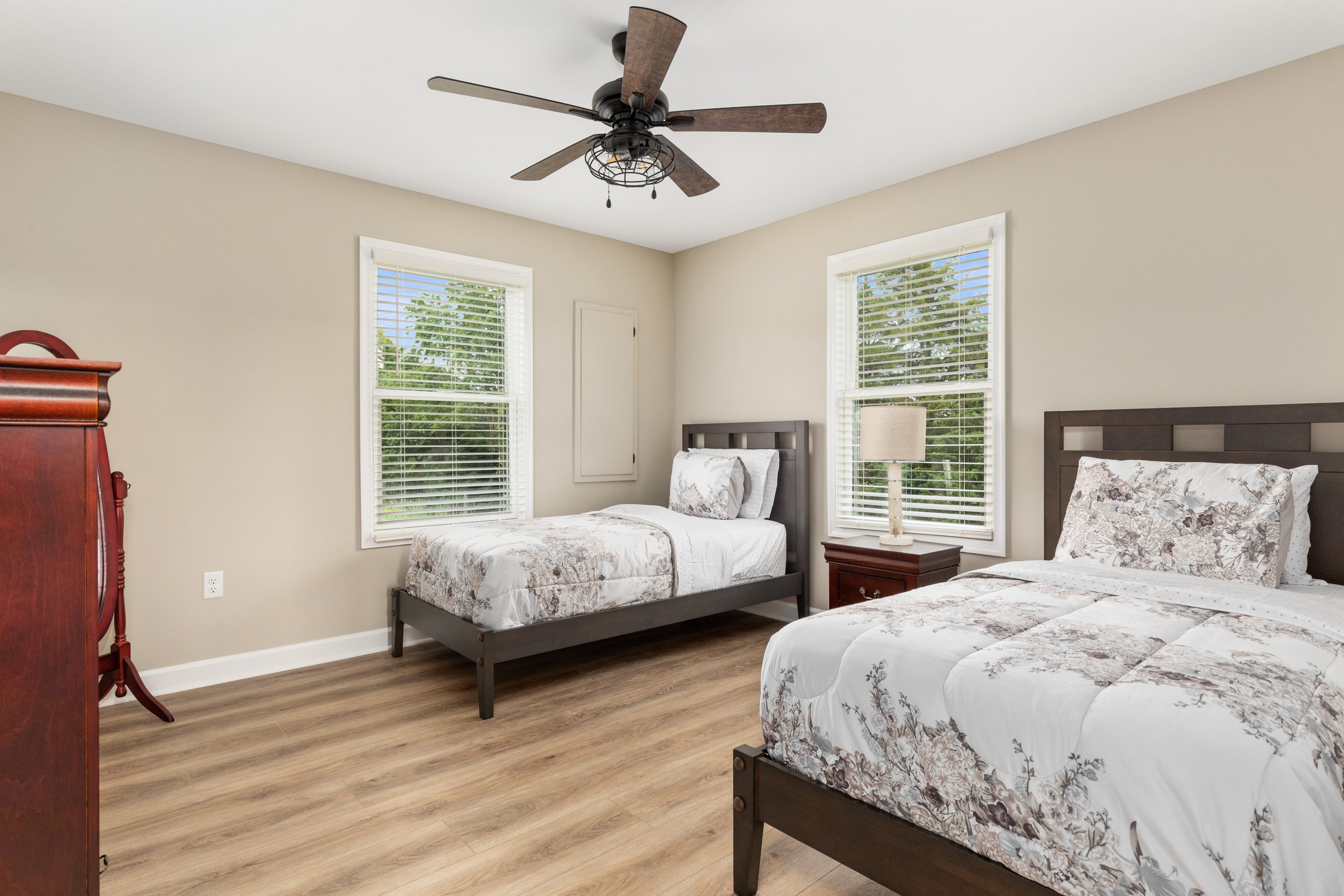 Sunset Mountain Bedroom Twin Beds.jpg