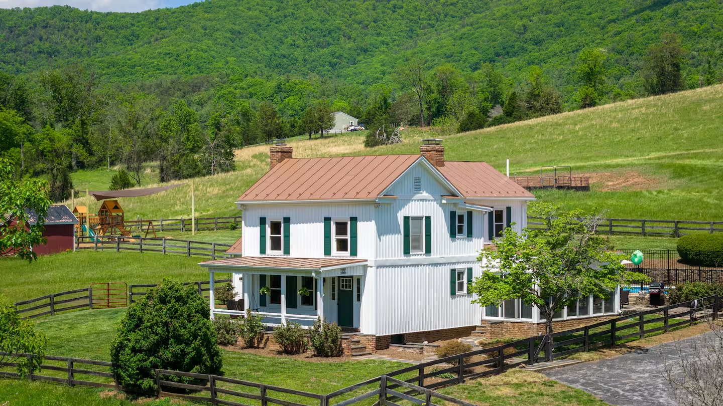 05-the-heritage-house-farmhouse-exterior.png