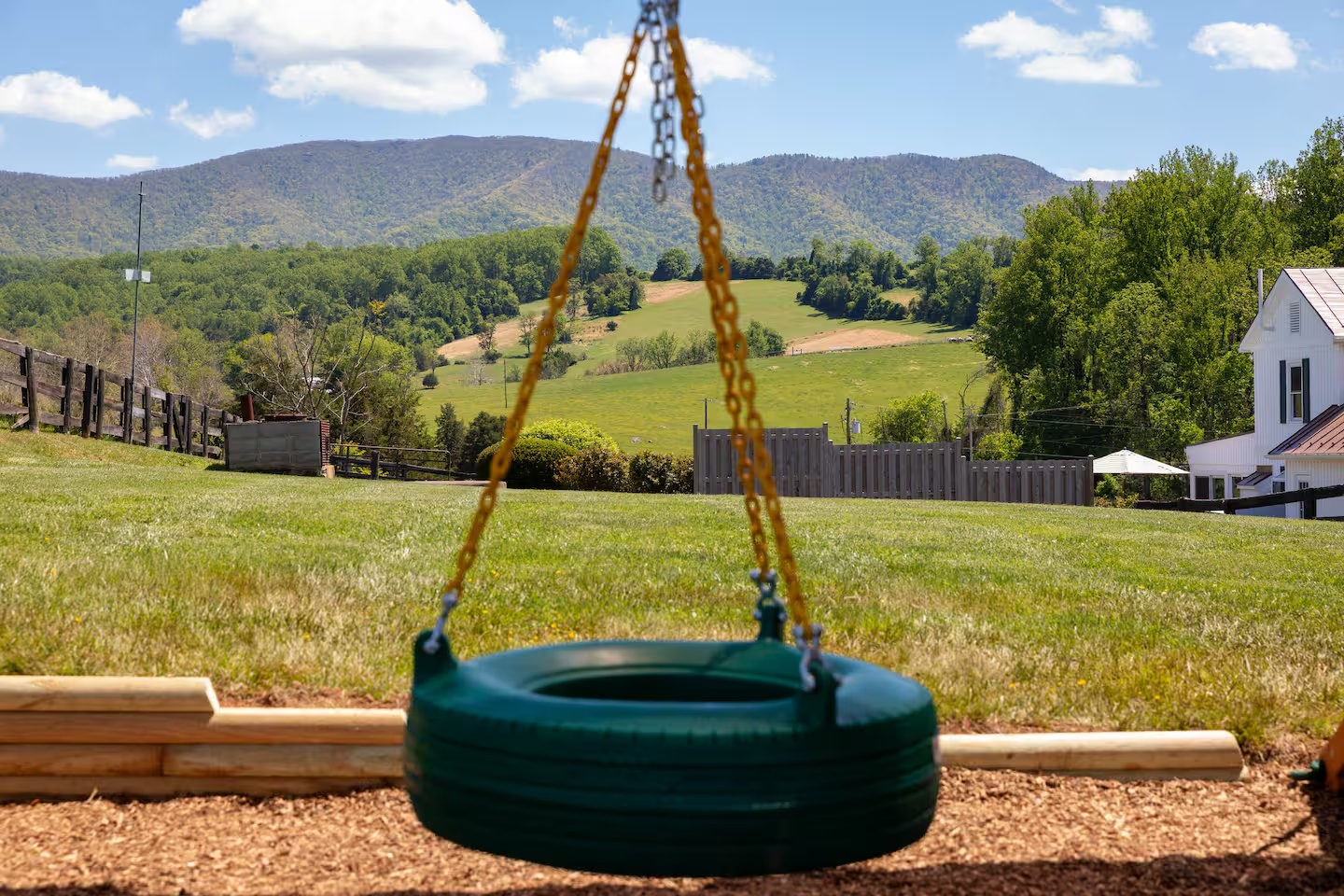 02-the-heritage-house-mountain-view-tire-swing.png