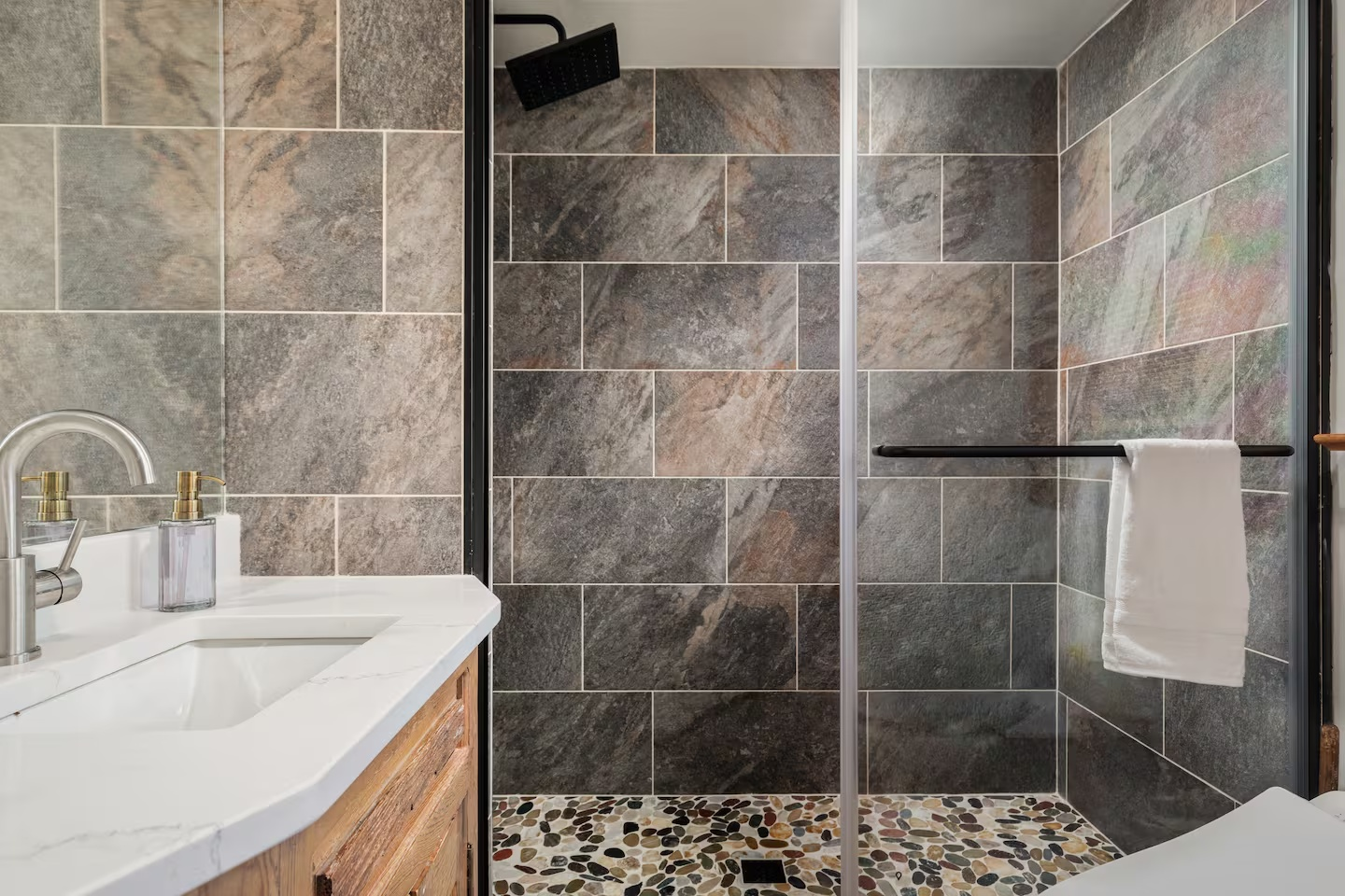 20-the-heritage-house-bathroom-shower-vanity.png