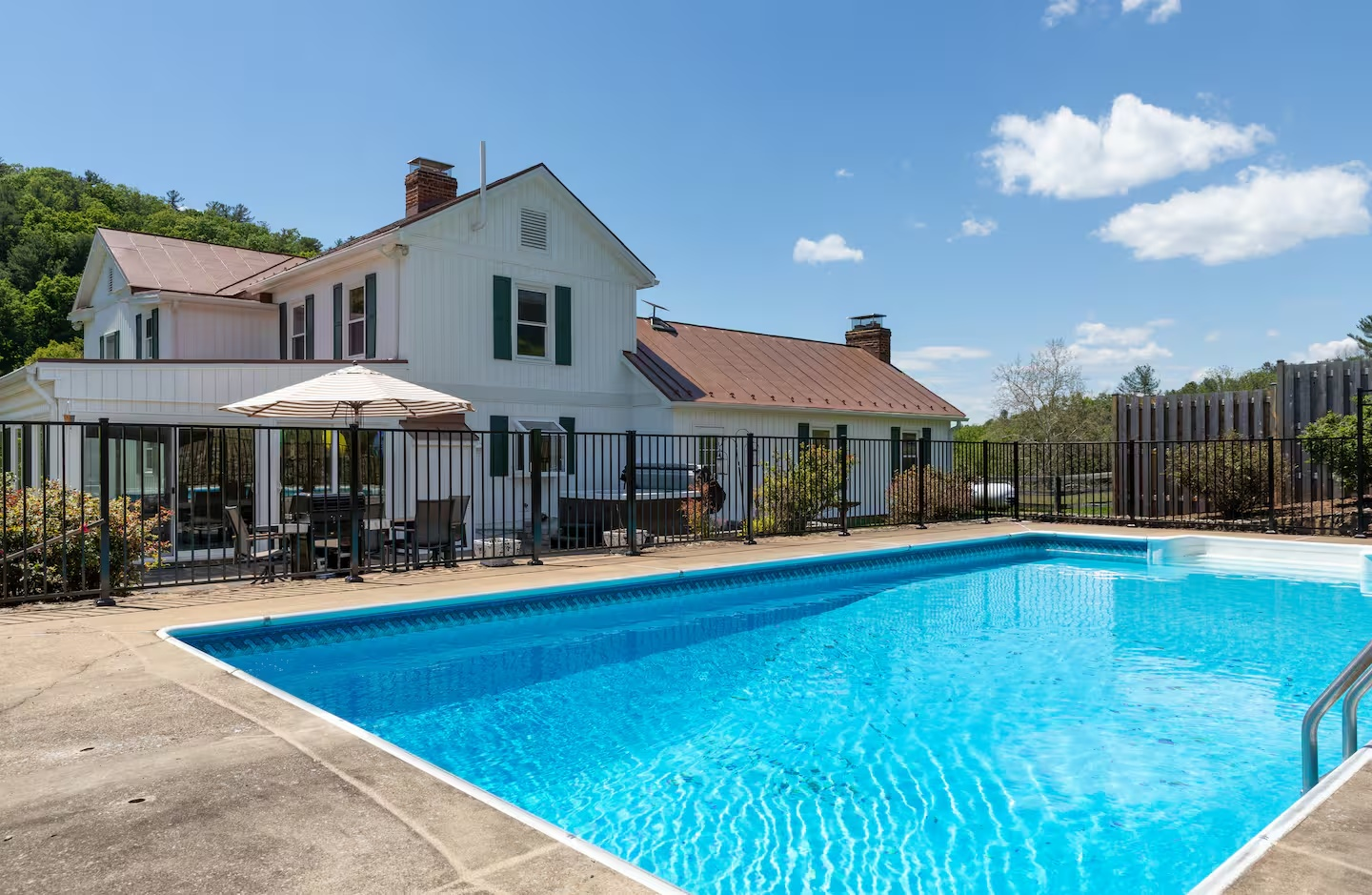 59-the-heritage-house-private-pool-farmhouse-view.png