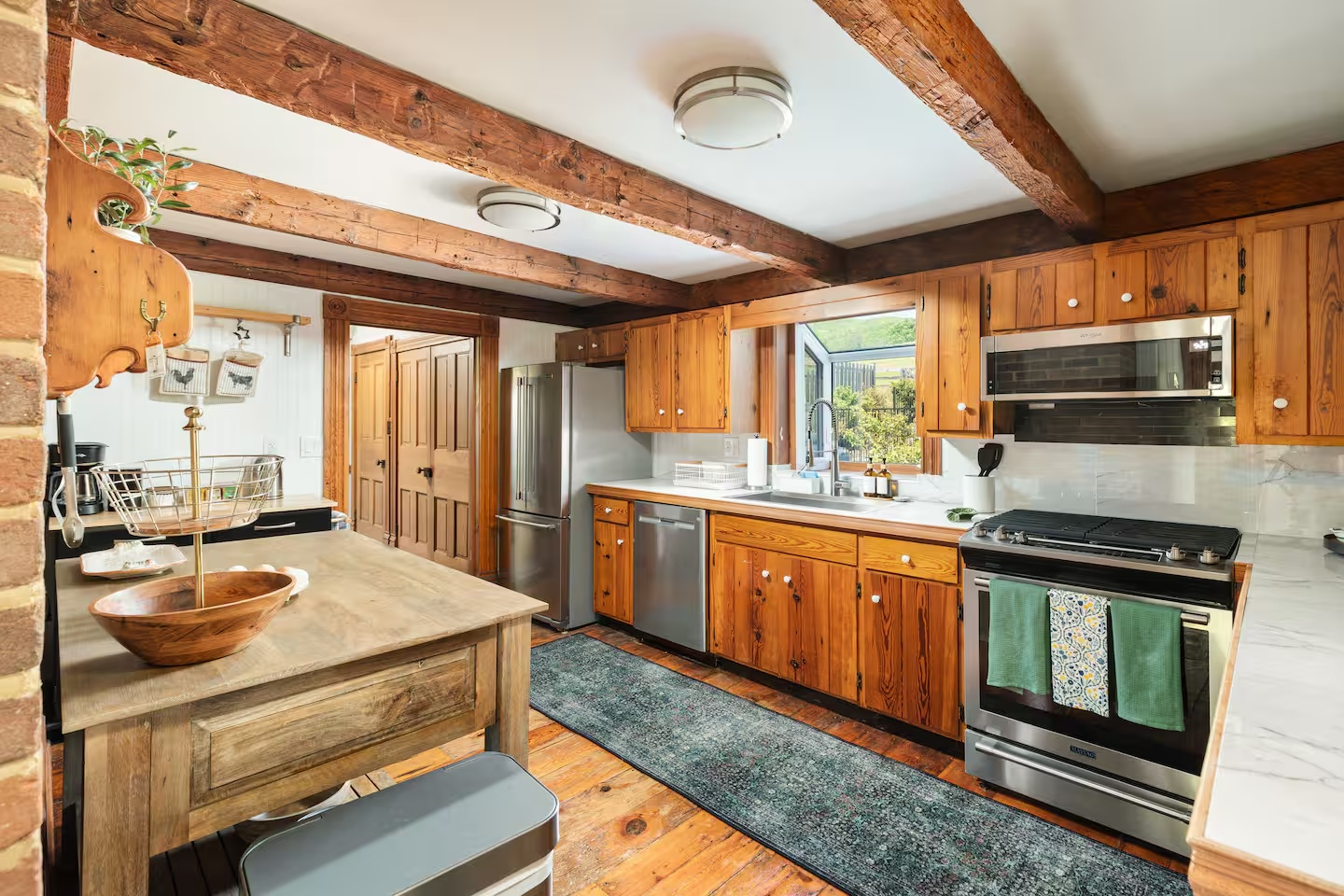 57-the-heritage-house-kitchen-island-and-stove.png