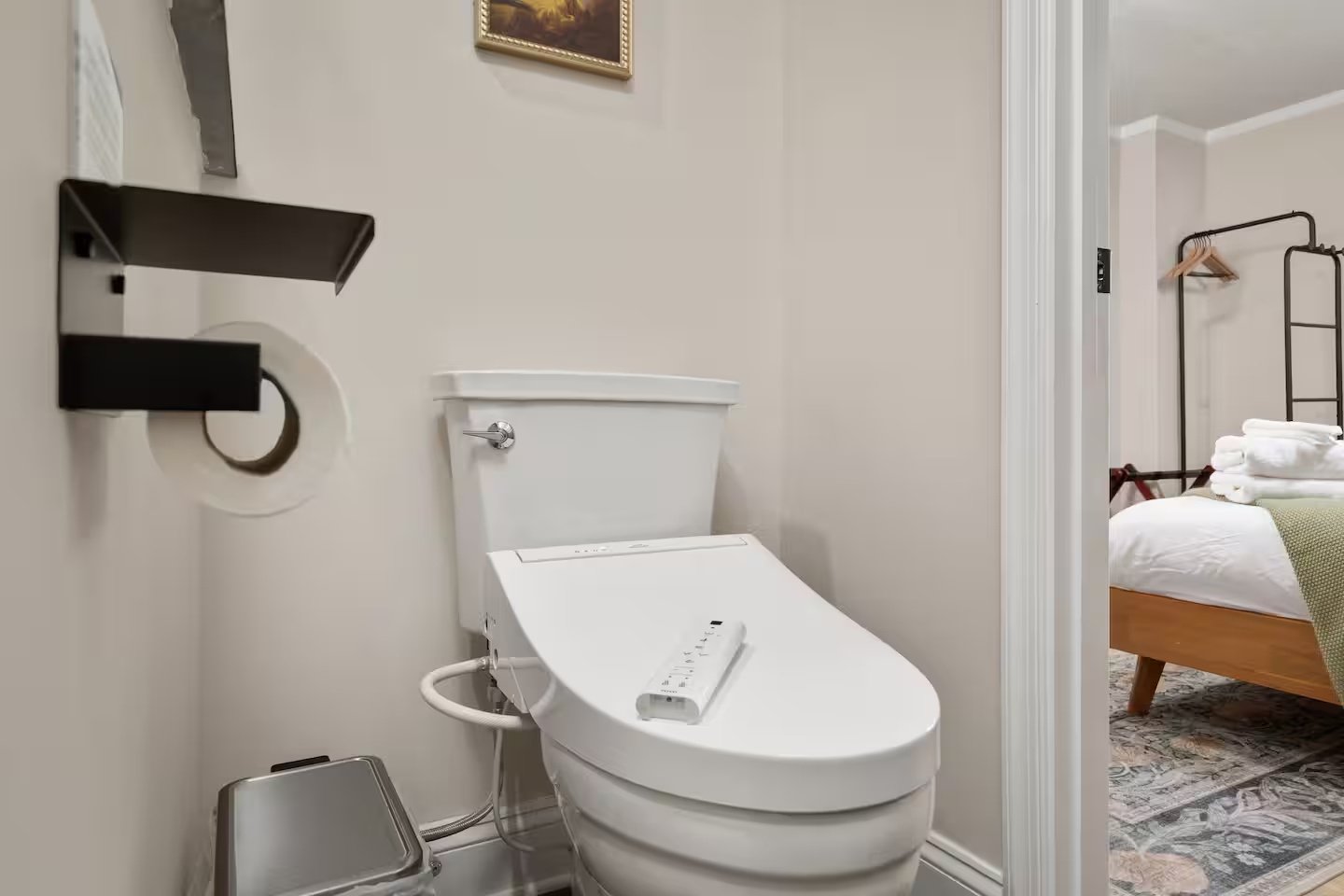 04-bathroom-bidet-bedroom-view.jpg