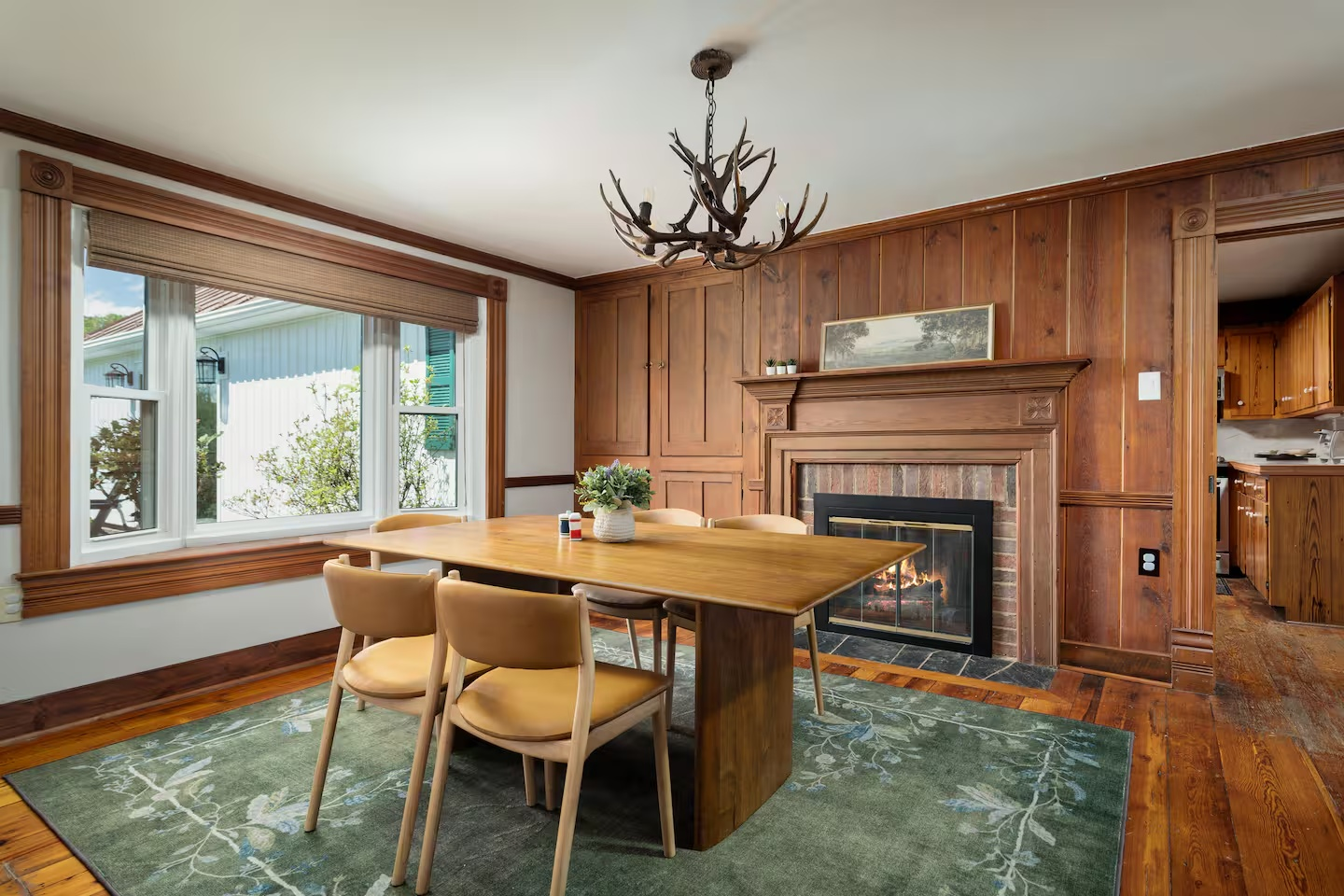 58-the-heritage-house-dining-room-fireplace.png